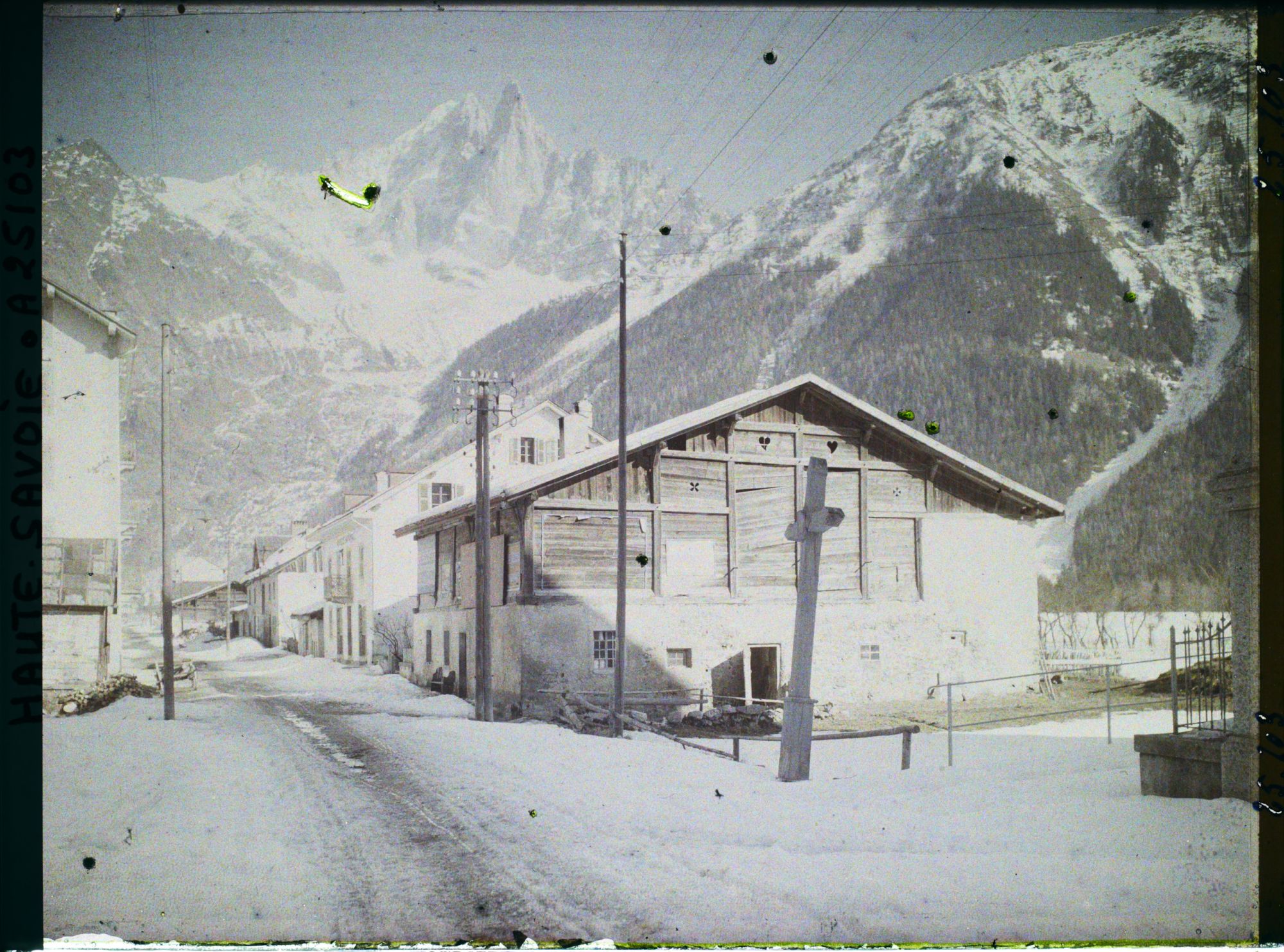 Image représentant France Les Alpes, Praz, Vallée de Chamonix, Le Village des Praz, l'Aiguille Verte et l'Aiguille du midi