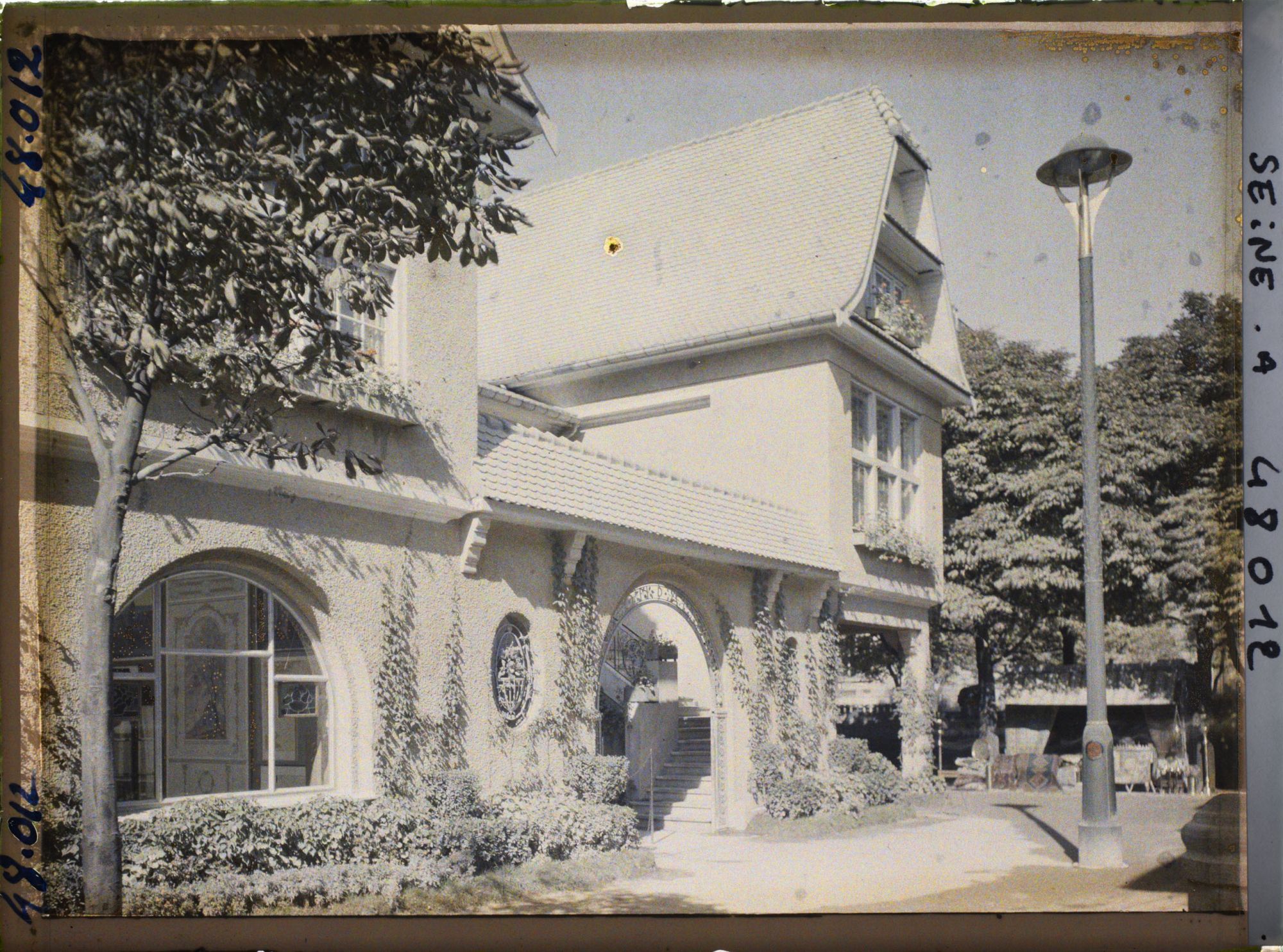 Image représentant L'Exposition des arts décoratifs, Le Village français, Maison d'Alsace, architecte Haug