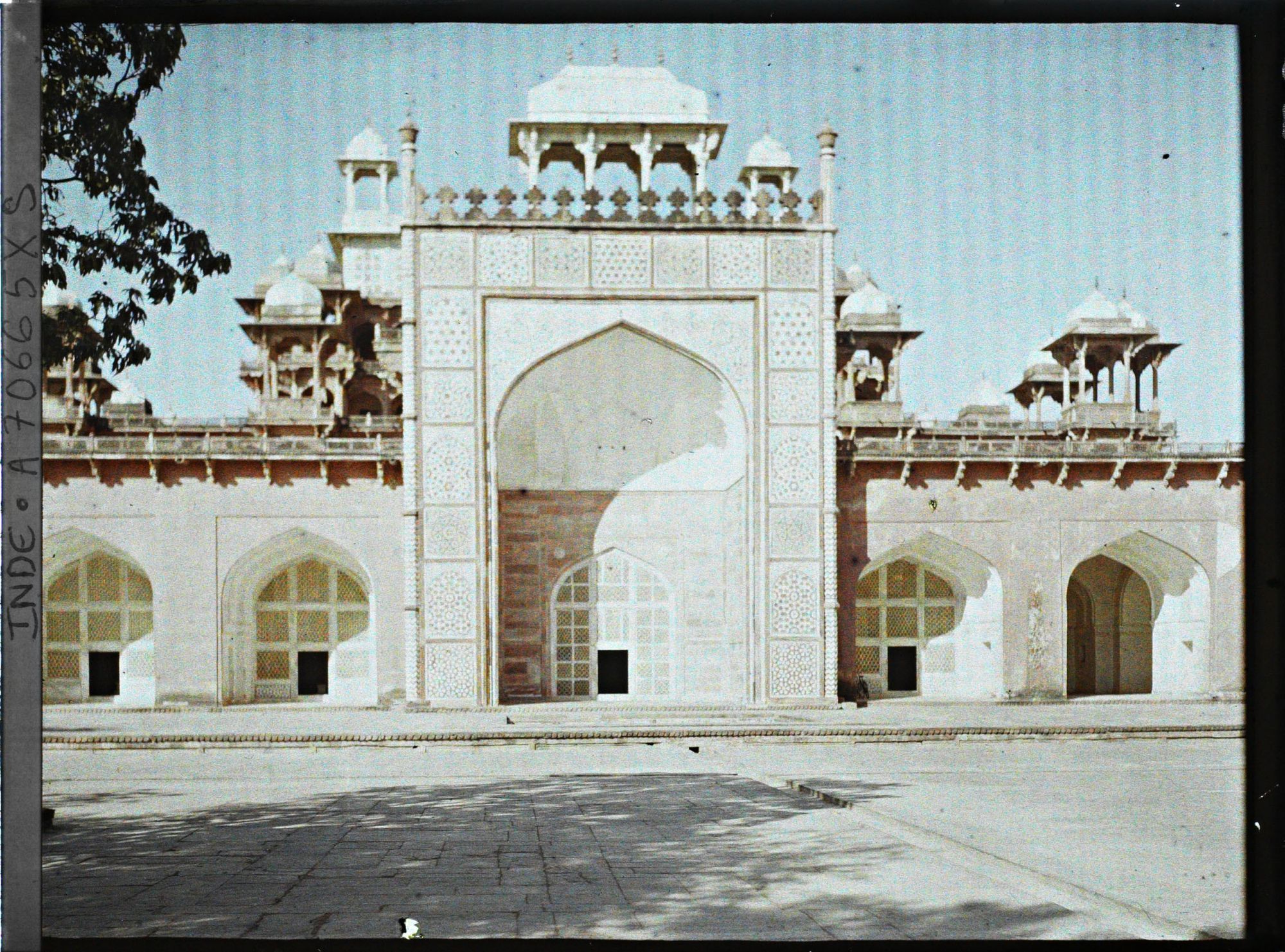 Image représentant La façade du Mausolée d'Akbar