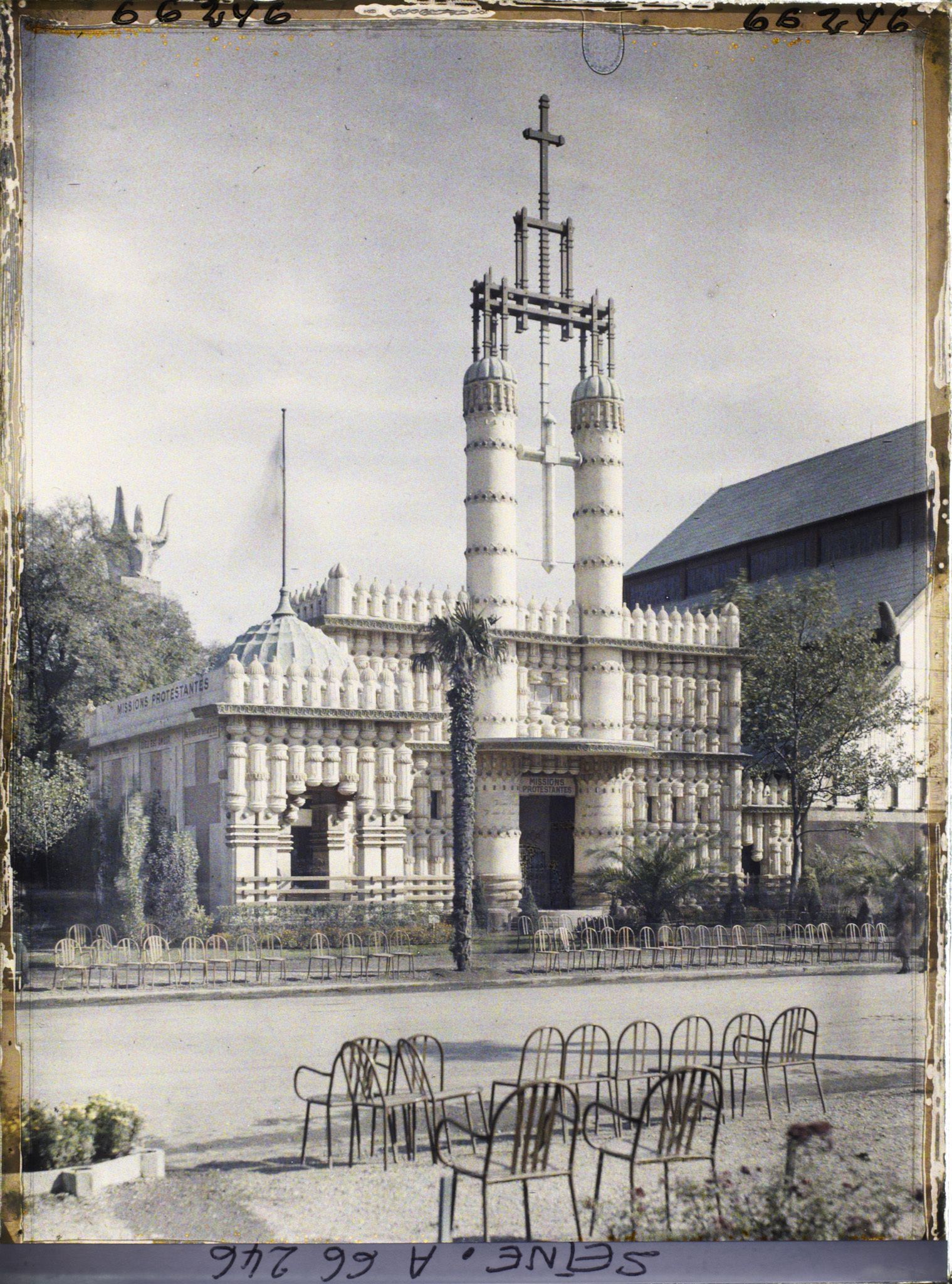 Image représentant L'Exposition Coloniale Internationale de 1931, le pavillon des missions protestantes