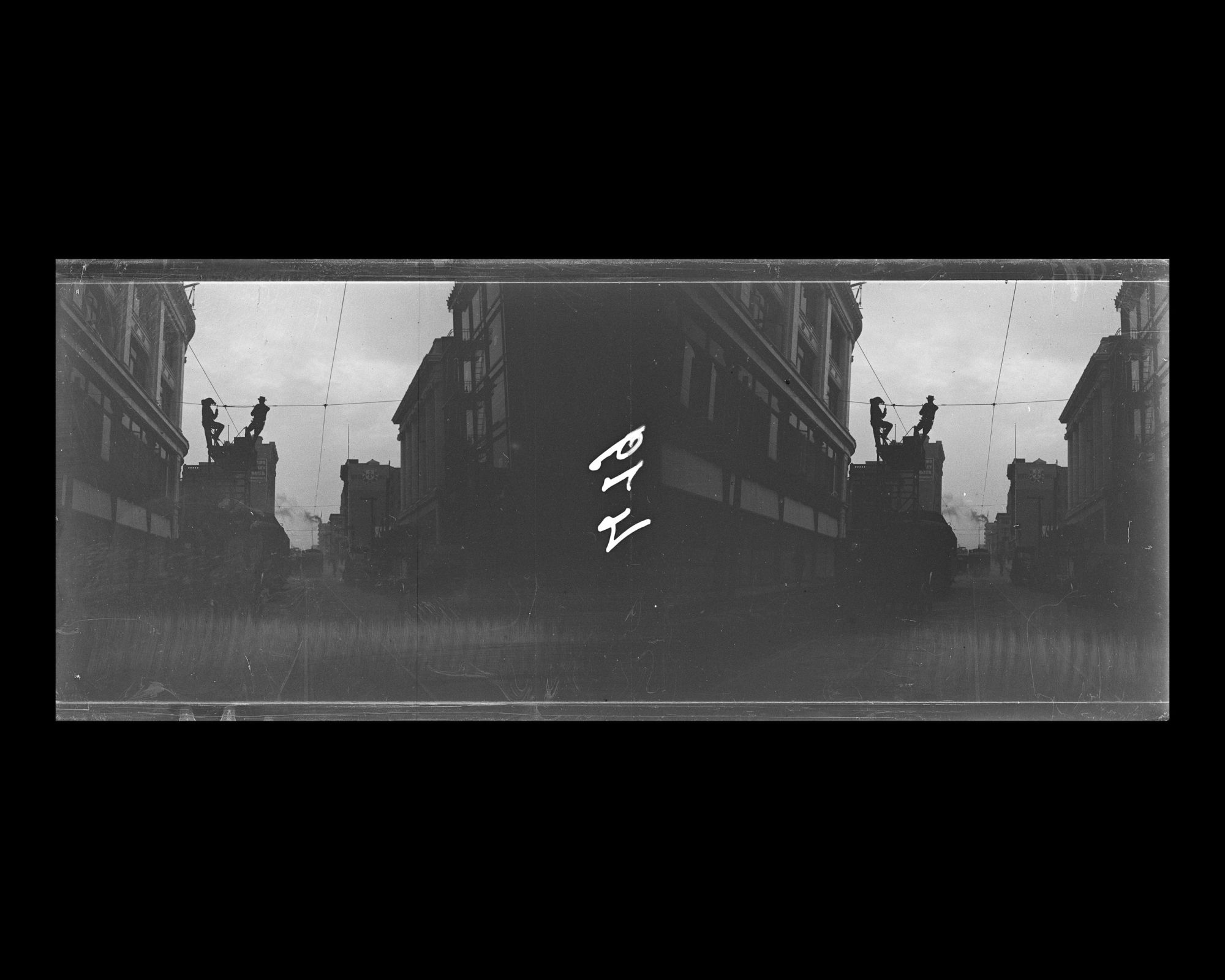 Image représentant Réparation des fils du tramway, au niveau du  255 Sutter Street