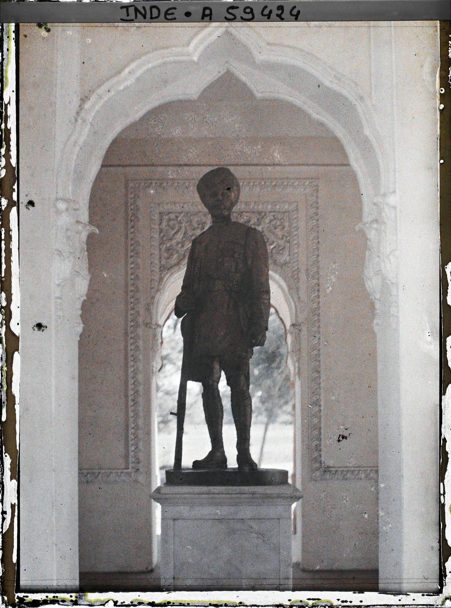 Image représentant Statue du capitaine Jhaggar [Jhagarh] Singh à l'intérieur du War Memorial de Kapurthala