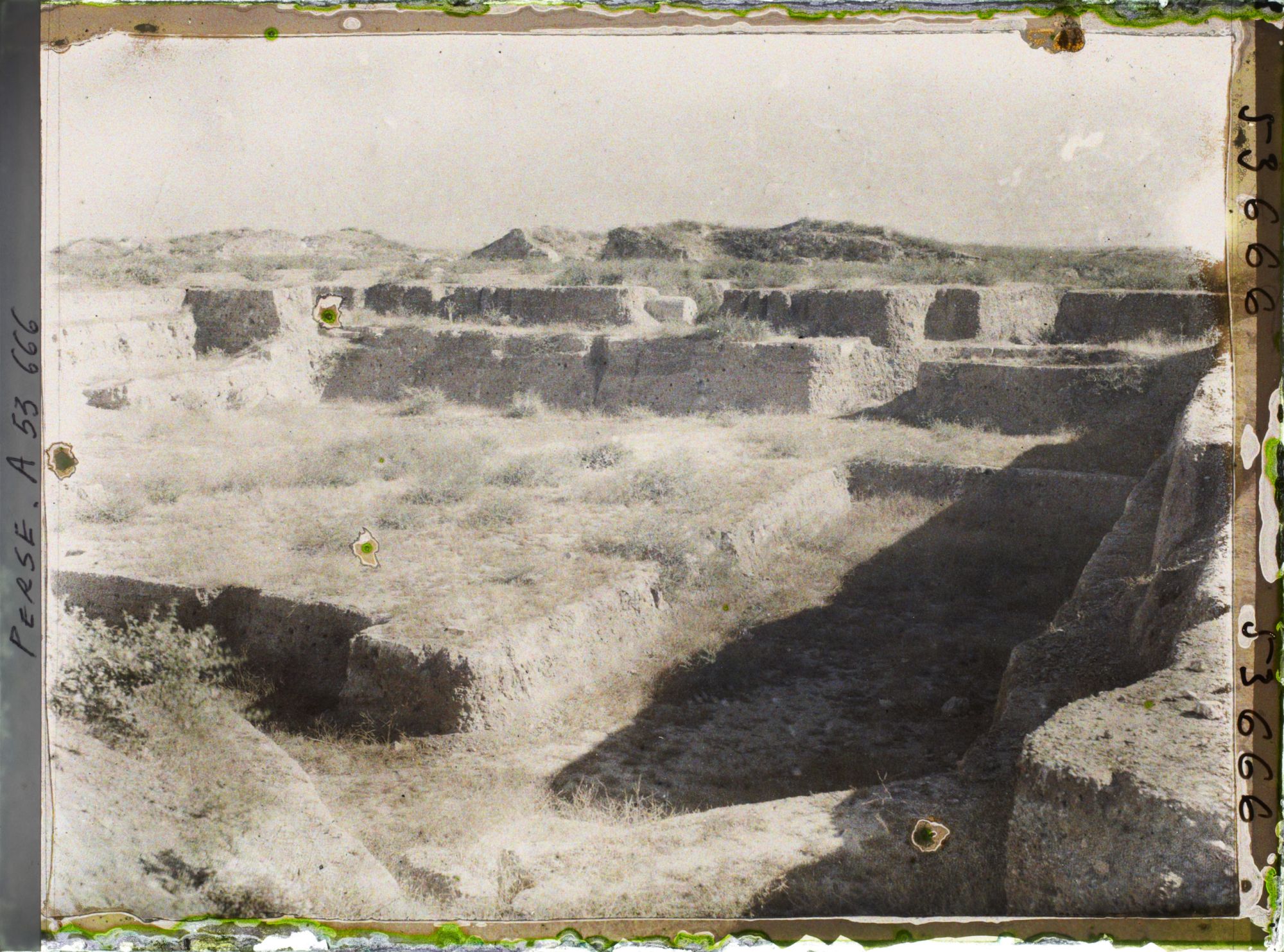 Image représentant Emplacement d'un cimetière sur le tell de la Ville des Artisans ?