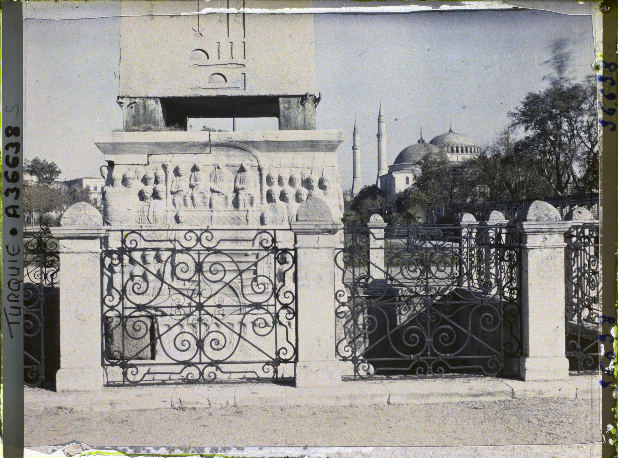 Image représentant Socle de l'obélisque de Theodose, côte nord.