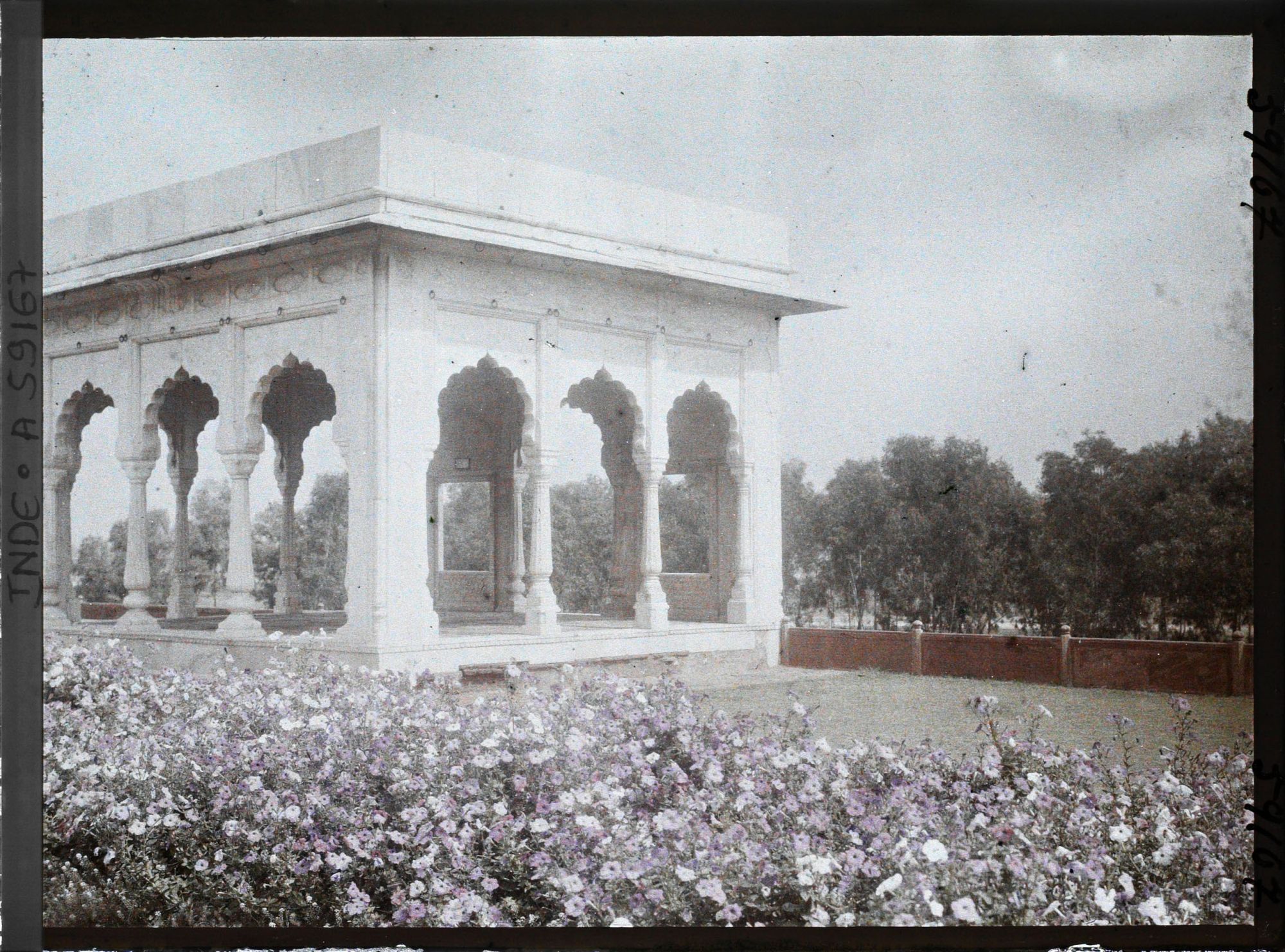 Image représentant Le pavillon Hira Mahal dans le fort Rouge (Lal Qila)