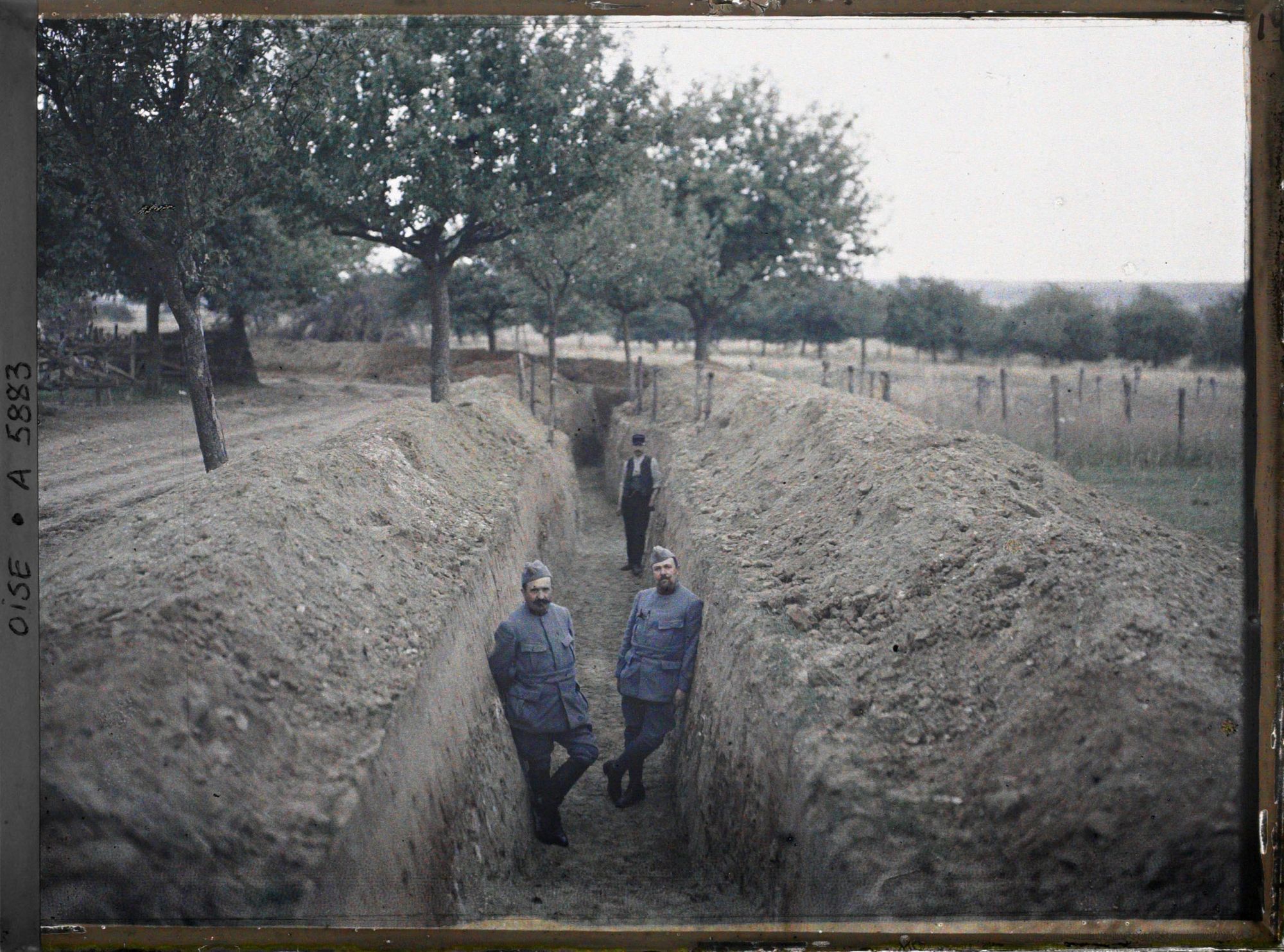 Image représentant scène montrant des soldats dans une tranchée