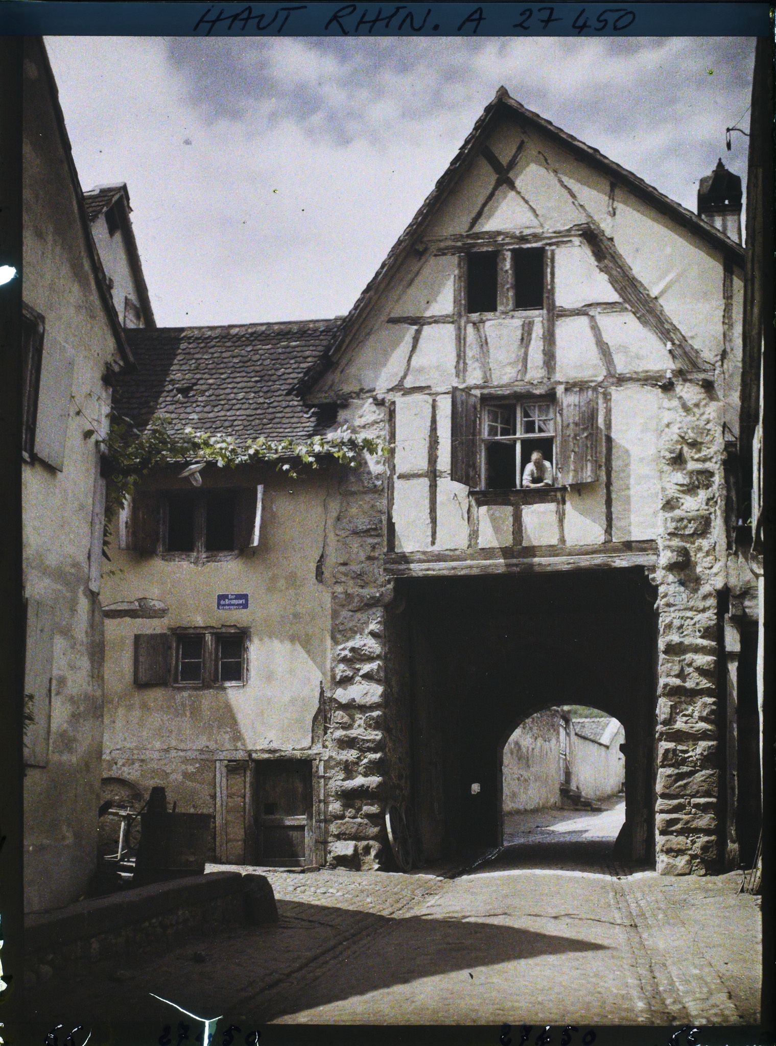 Image représentant France, Riquewihr, La Porte Haute vue de la Dolder