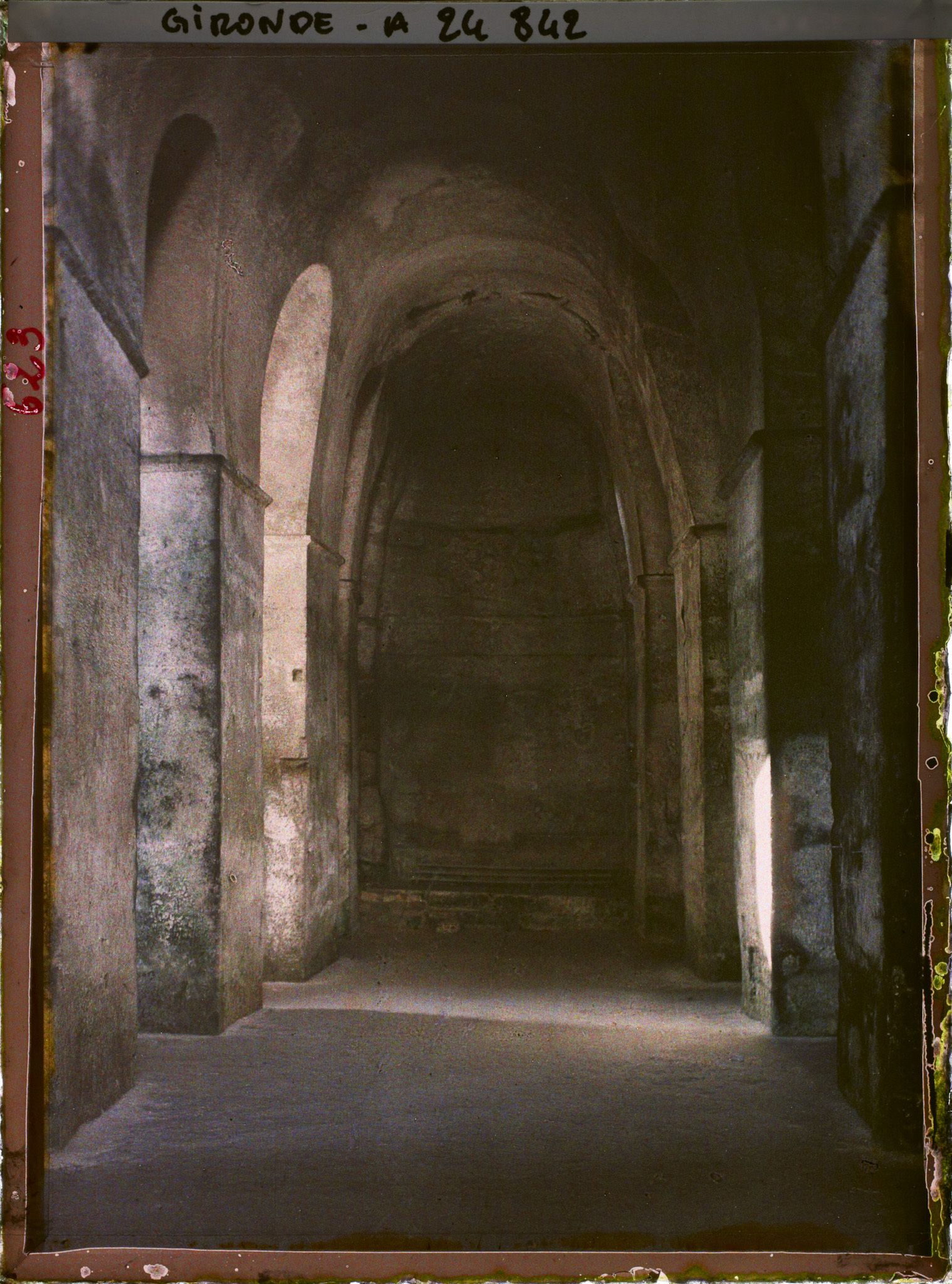 Image représentant La nef de l'église Monolithe