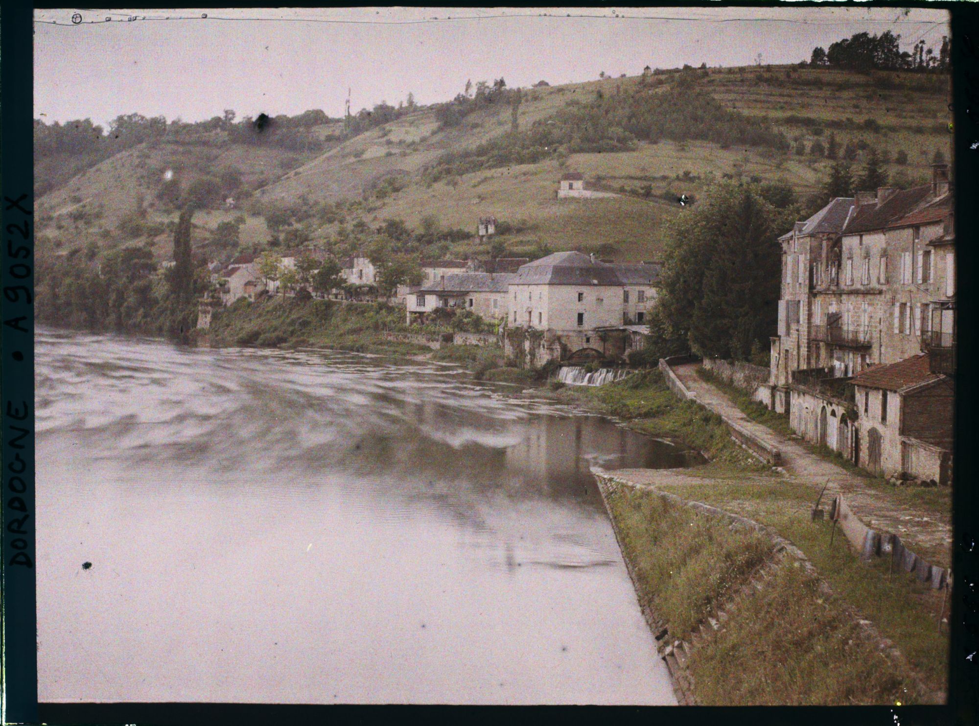 Image représentant France, Le Bugue, Le Bugue en aval du Pont s/ la Dordogne