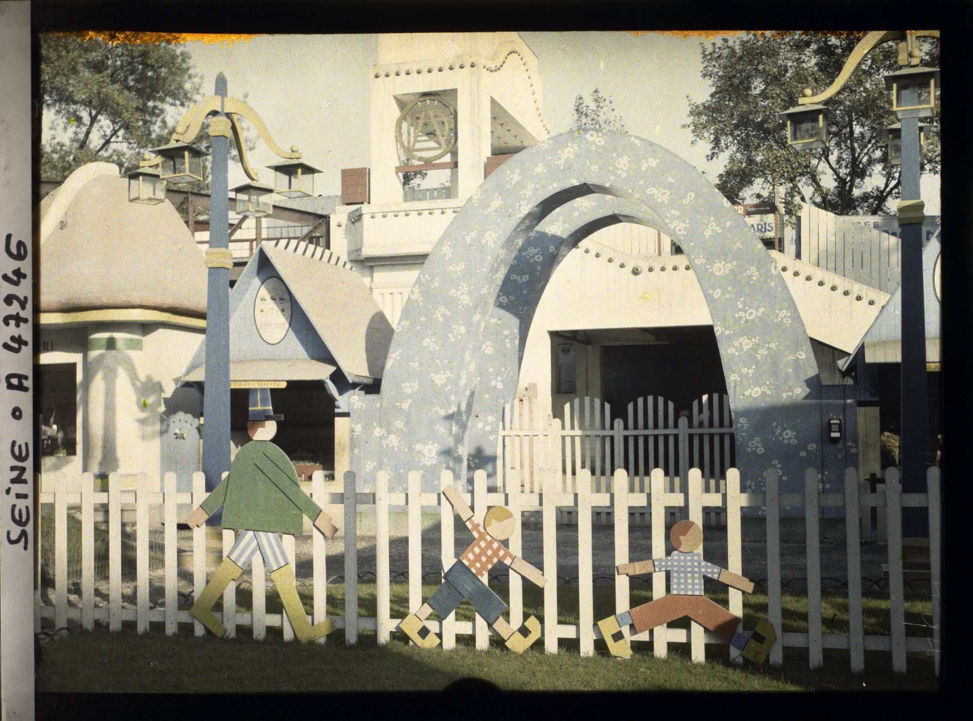 Image représentant L'Exposition des arts décoratifs, Le Village du jouet, quai d'Orsay