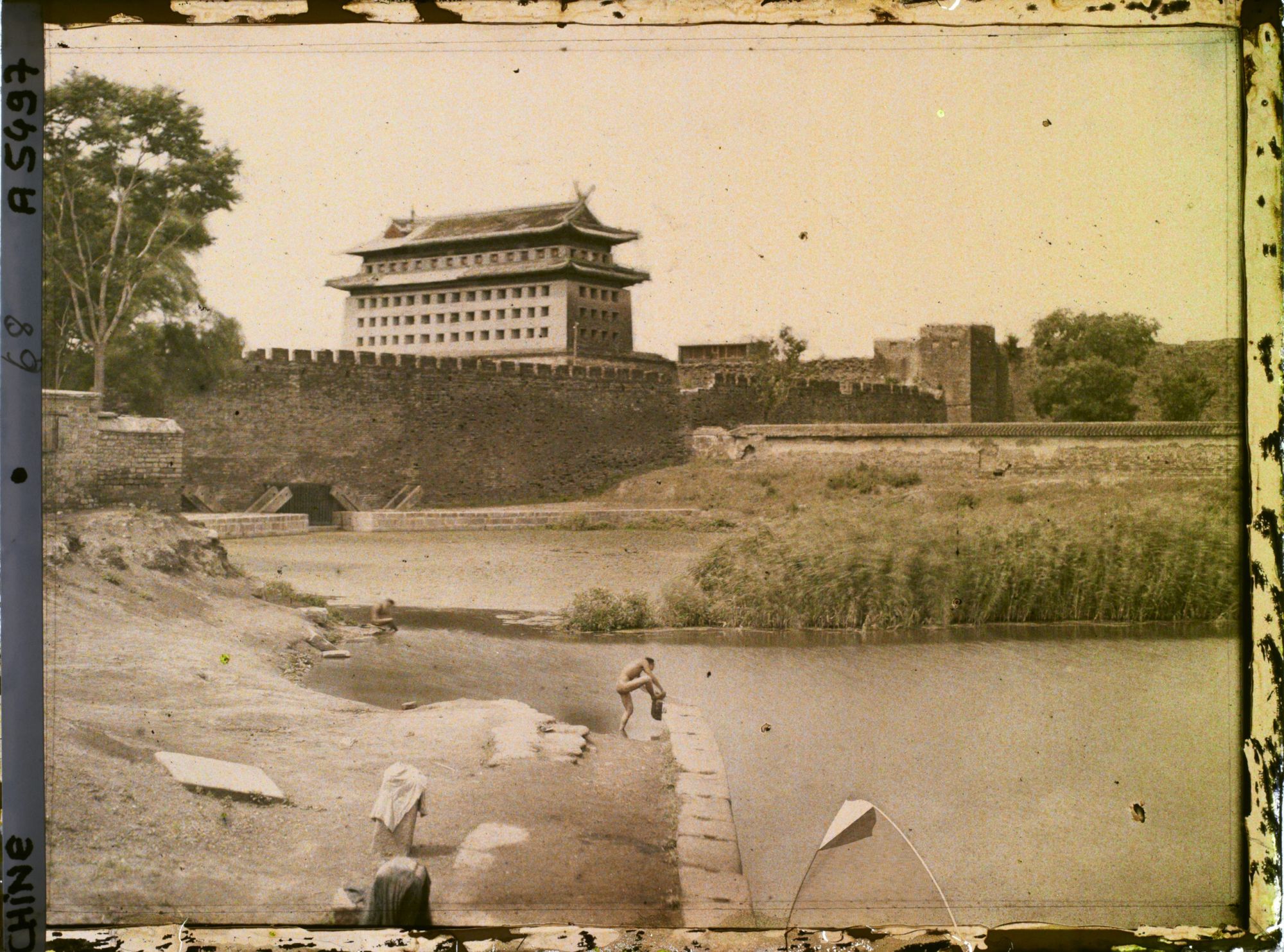Image représentant Près de la tour d'angle sud-est de la ville tartare