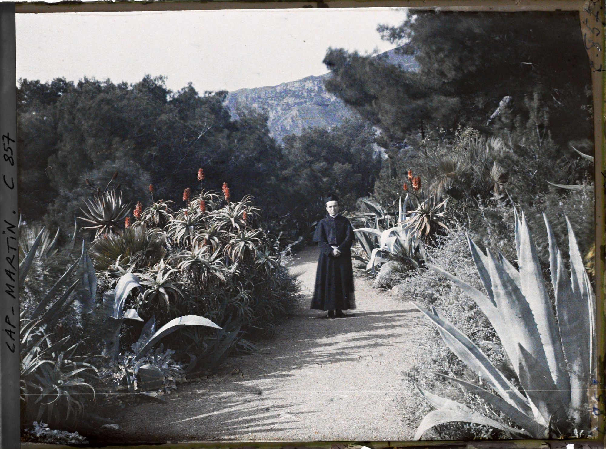 Image représentant Un ecclésiastique invité par Albert Kahn