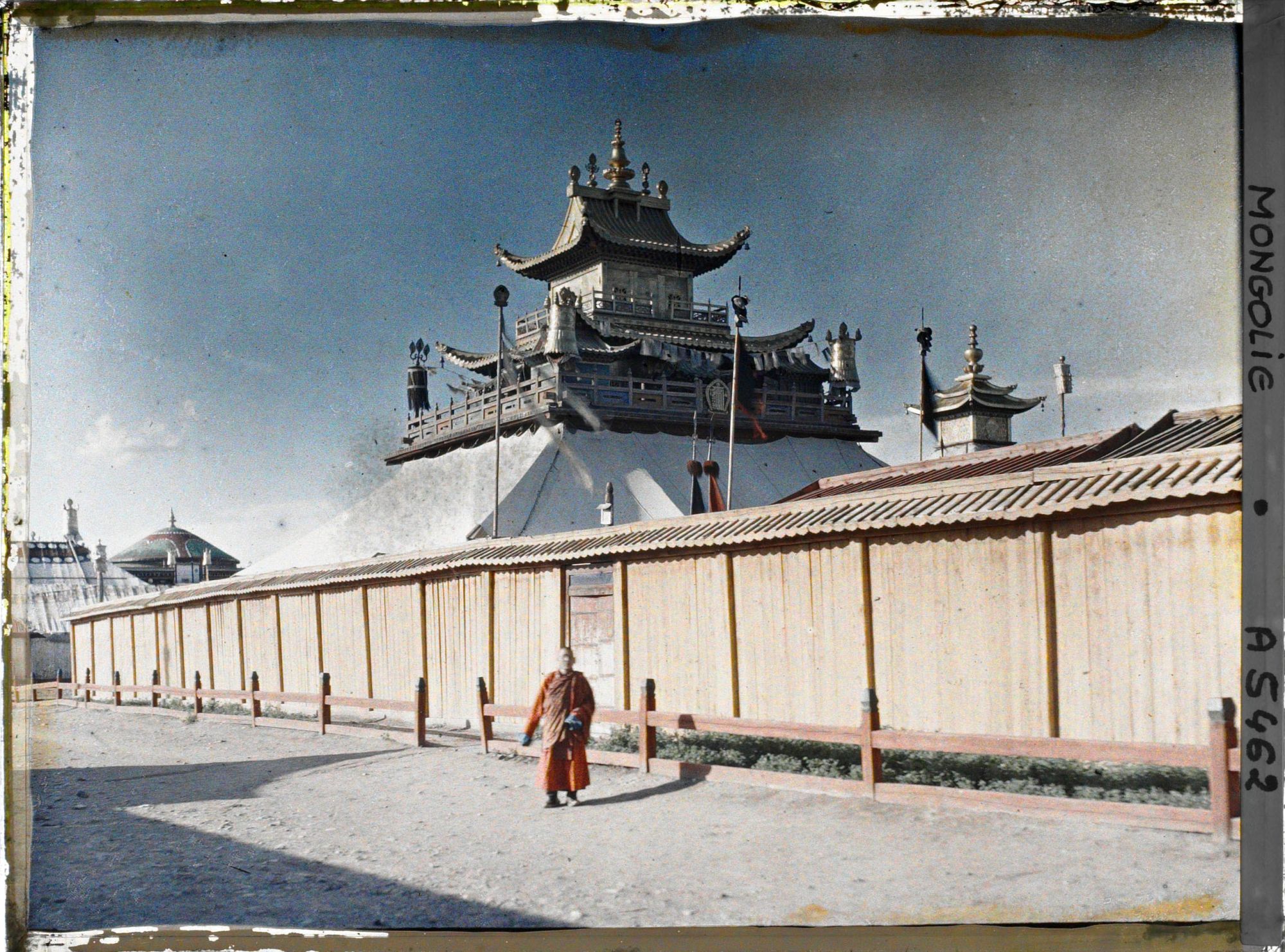 Image représentant L'enceinte ouest du palais Jaune