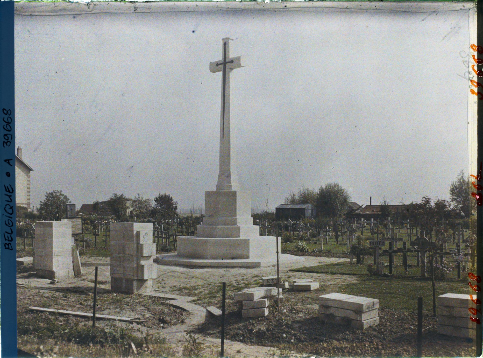 Image représentant Belgique, Zillebeke, Entrée du Cimetière Anglais de la route de Ménin