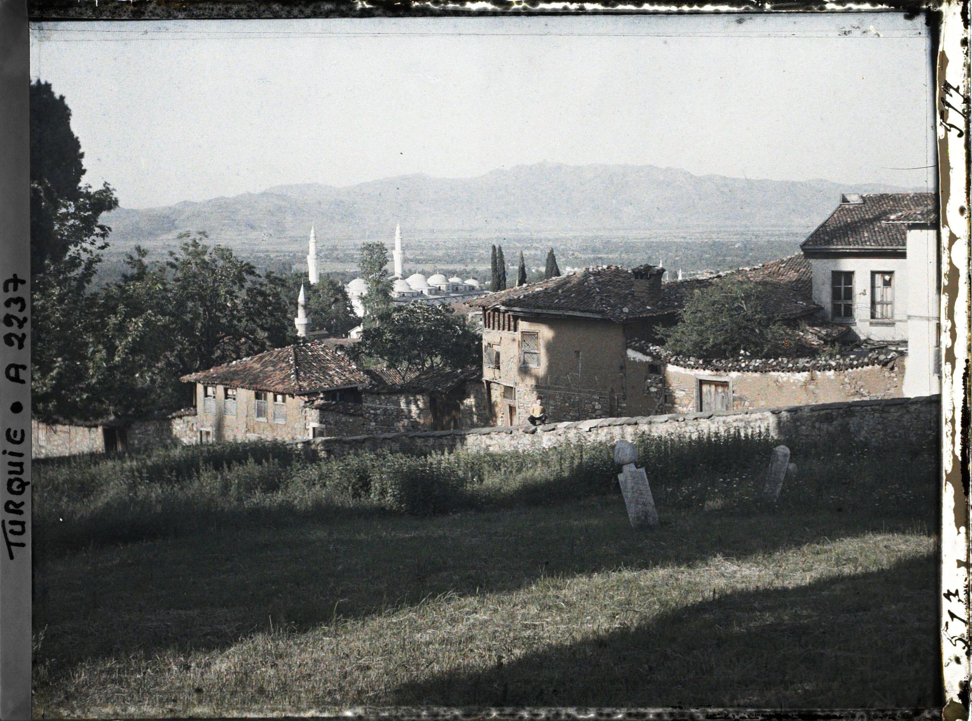 Image représentant Aperçu de la ville, à l'arrière plan l'Ulu Camii (la Grande Mosquée)