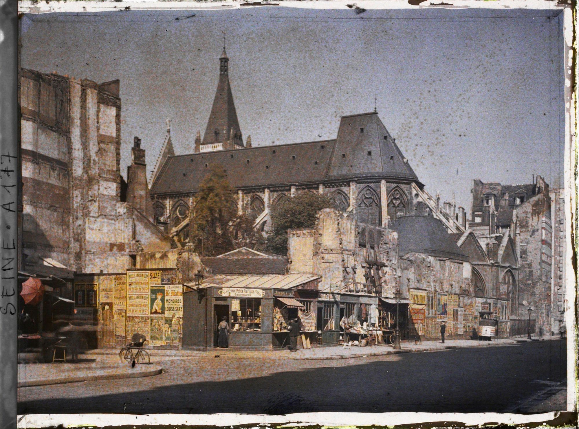 Image représentant L'église Saint-Séverin vue de la rue St-Jacques