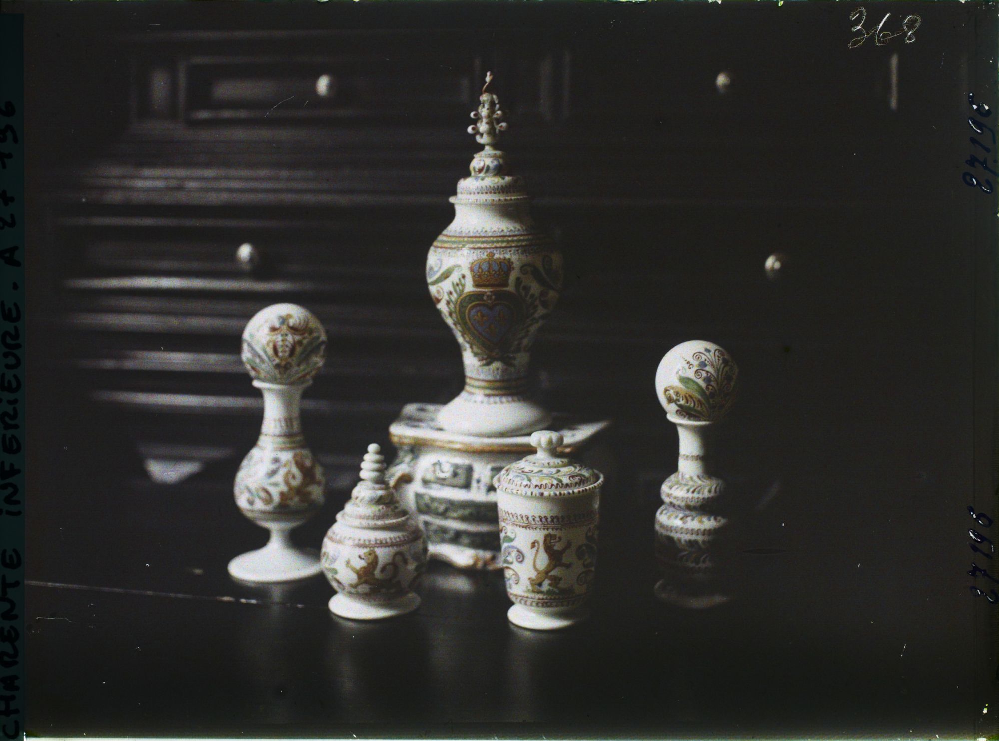 Image représentant France, La Rochelle,  Specimen de Porcelaine dite de Réaumur,(très rares provenant des essais du Célèbre Chimiste.