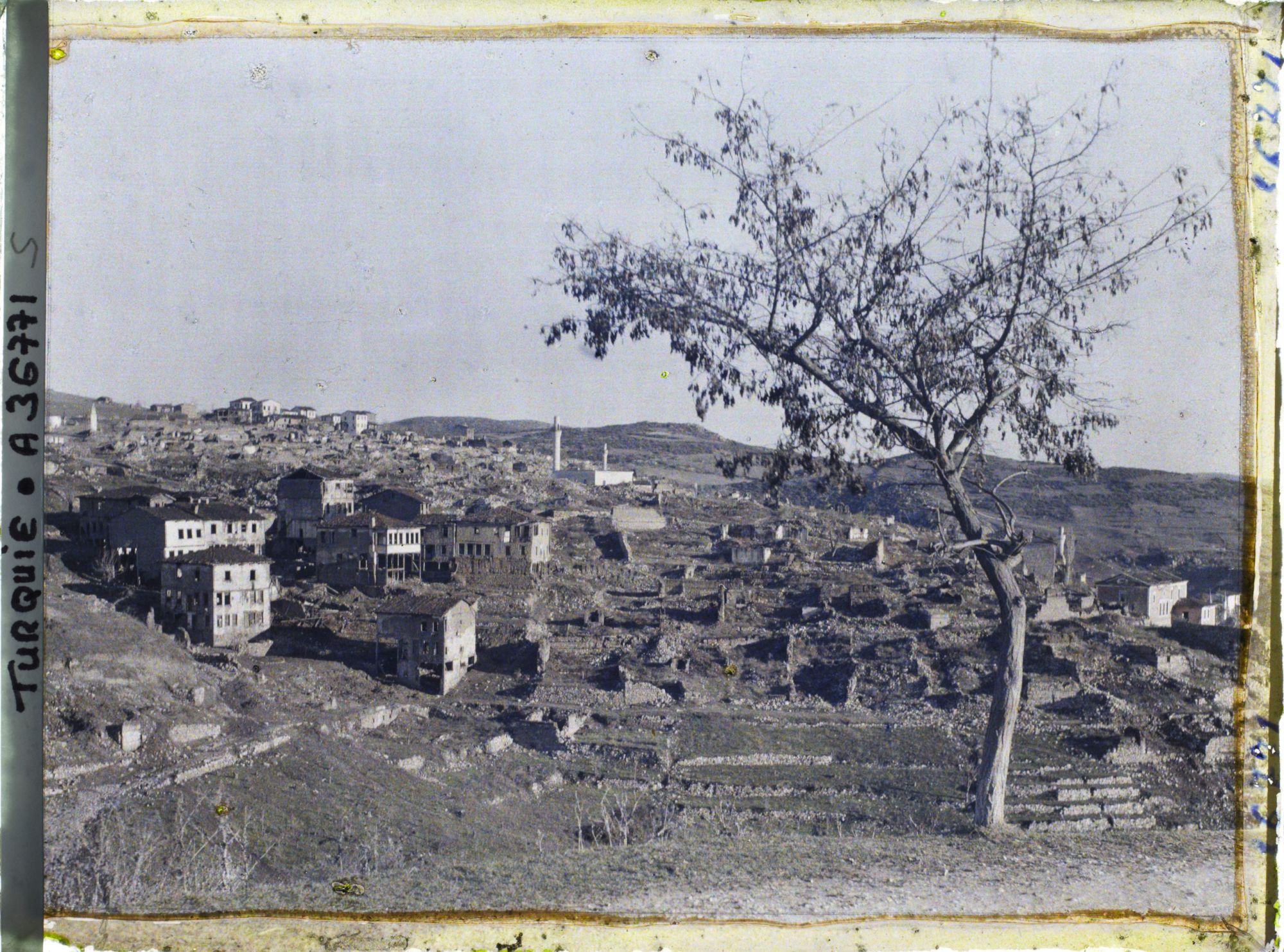 Image représentant Panorama de la ville dévastée vers le centre ville