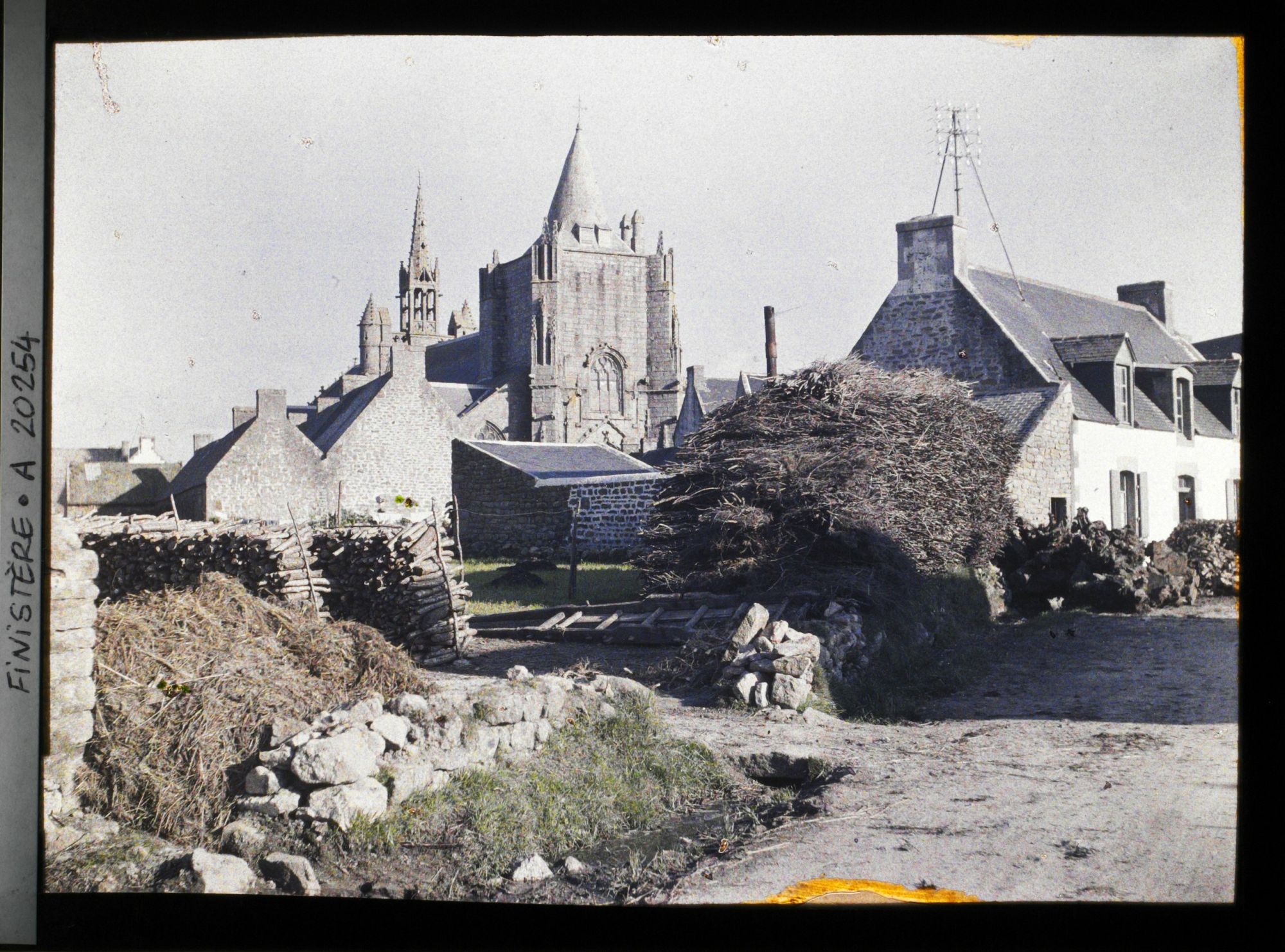 Image représentant Village et église Saint-Nonna