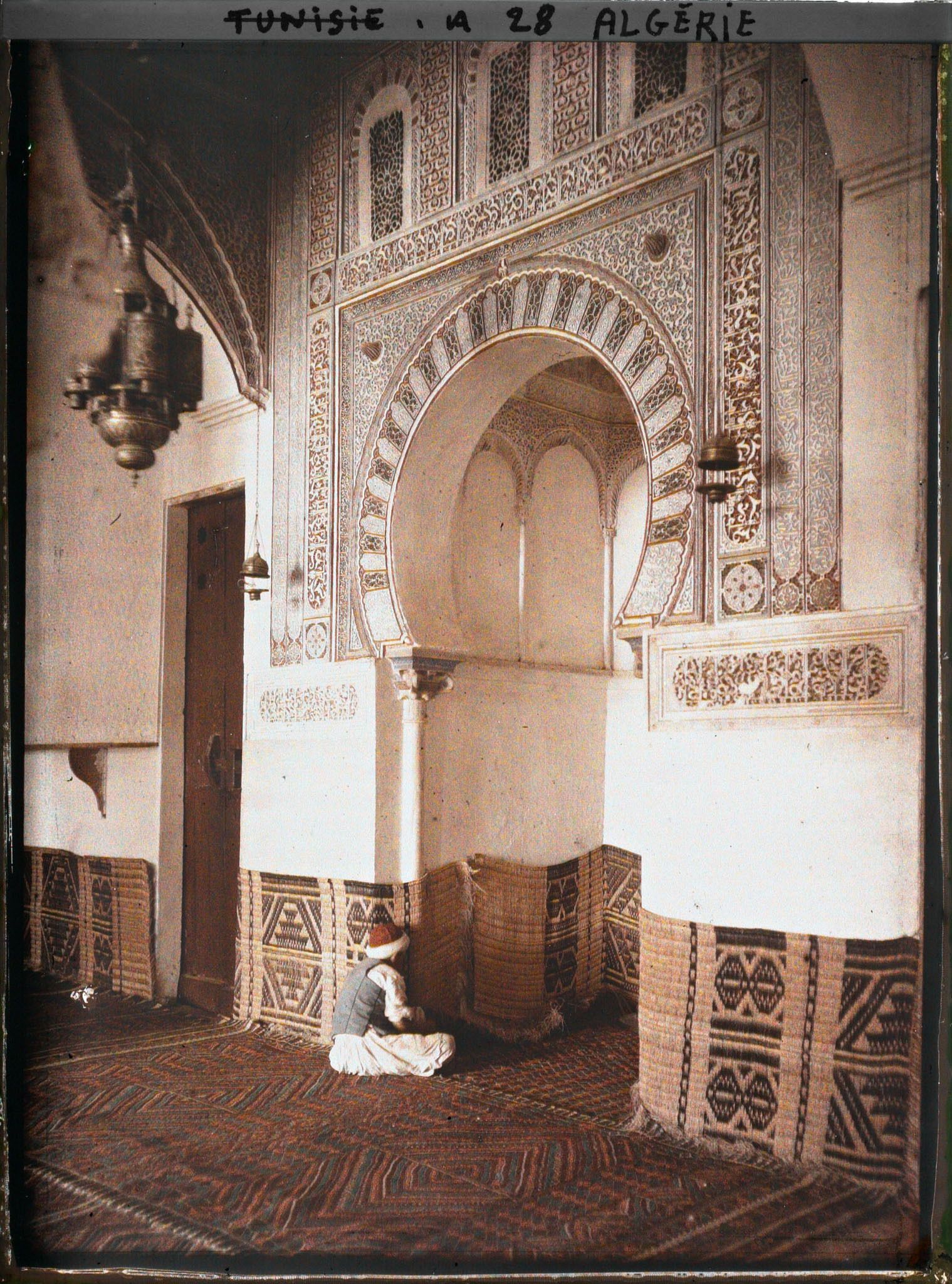 Image représentant Le mihrab de la salle de prière de la mosquée de Sidi Bou Médine