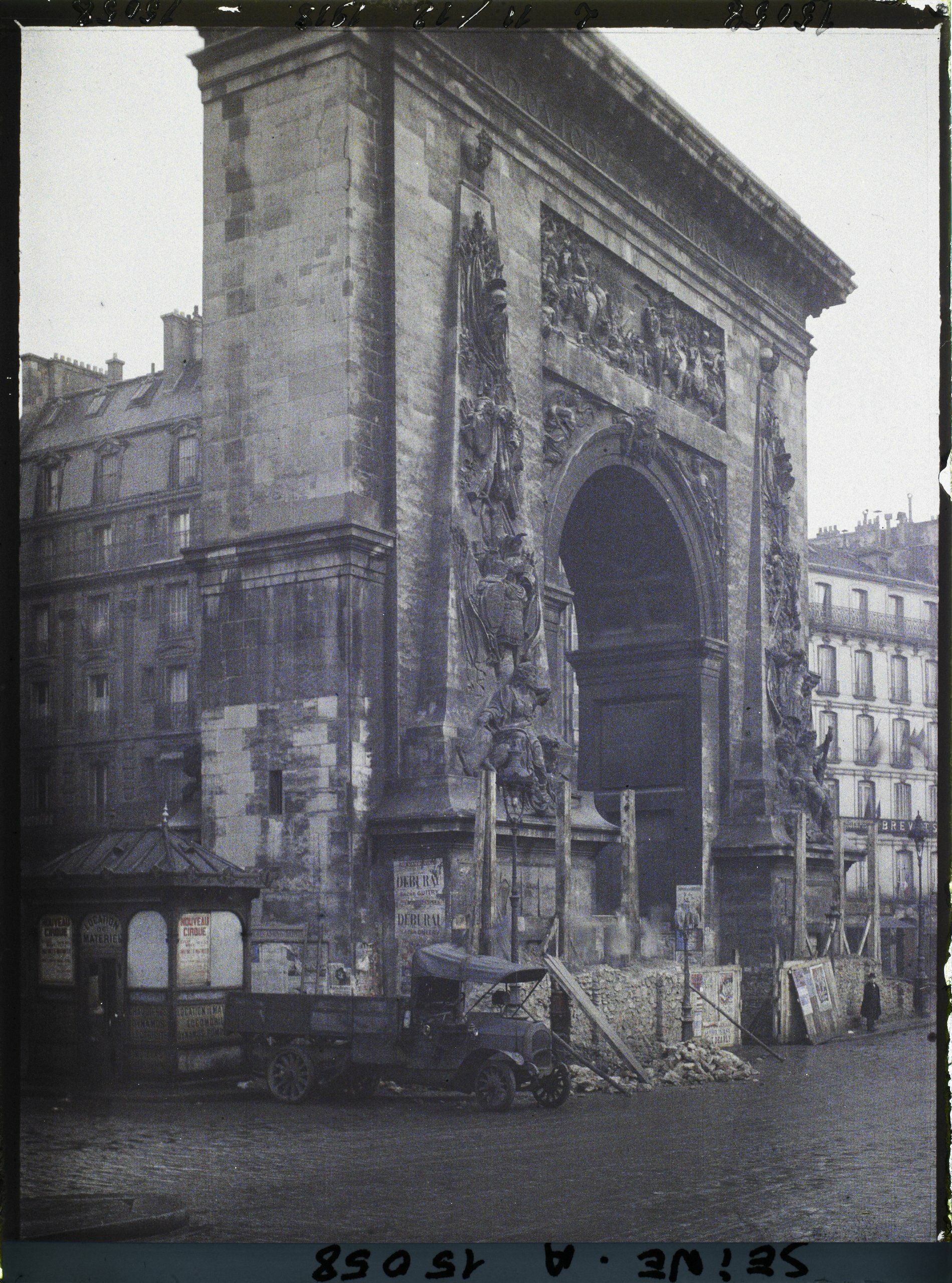 Image représentant Démantèlement des protections anti-bombardement sur la porte Saint-Denis