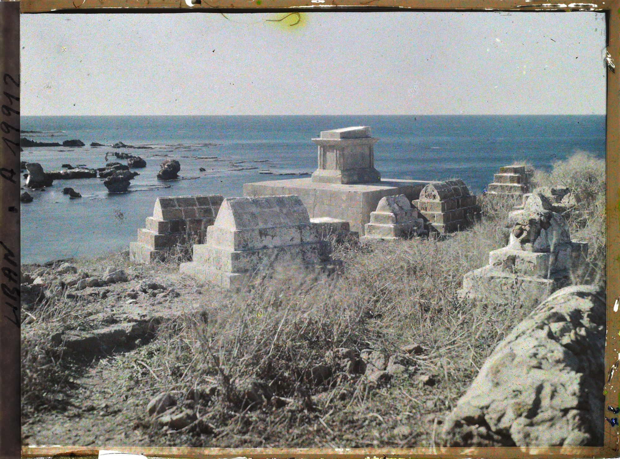 Image représentant Cimetière musulman en bord de mer