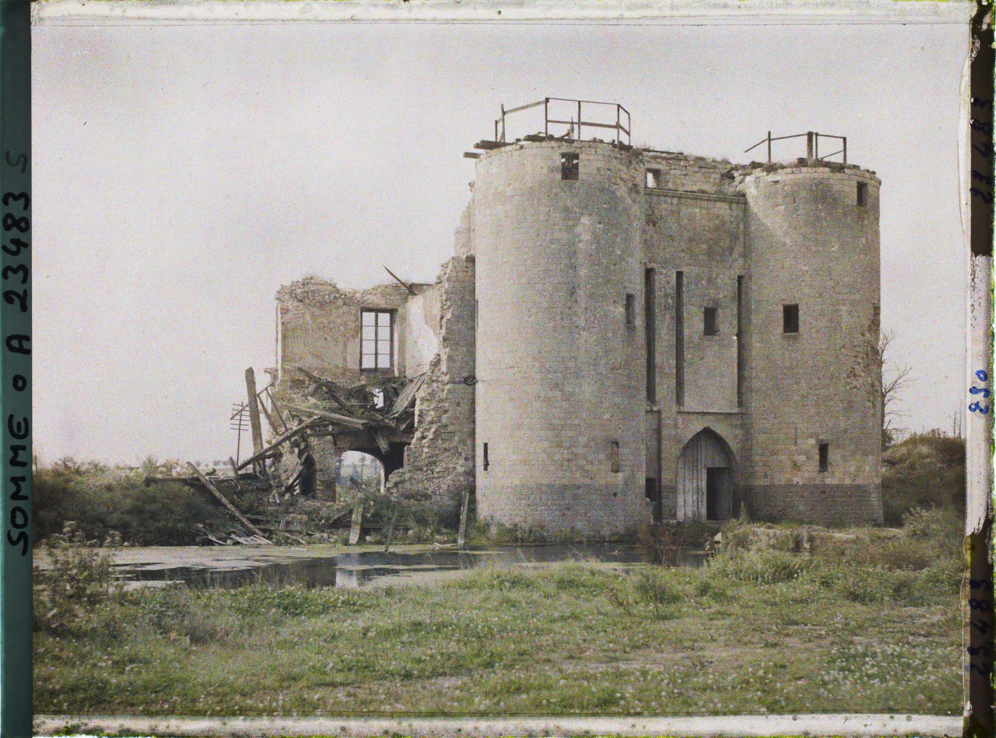 Image représentant France, Pont les Brie, Façade du Château