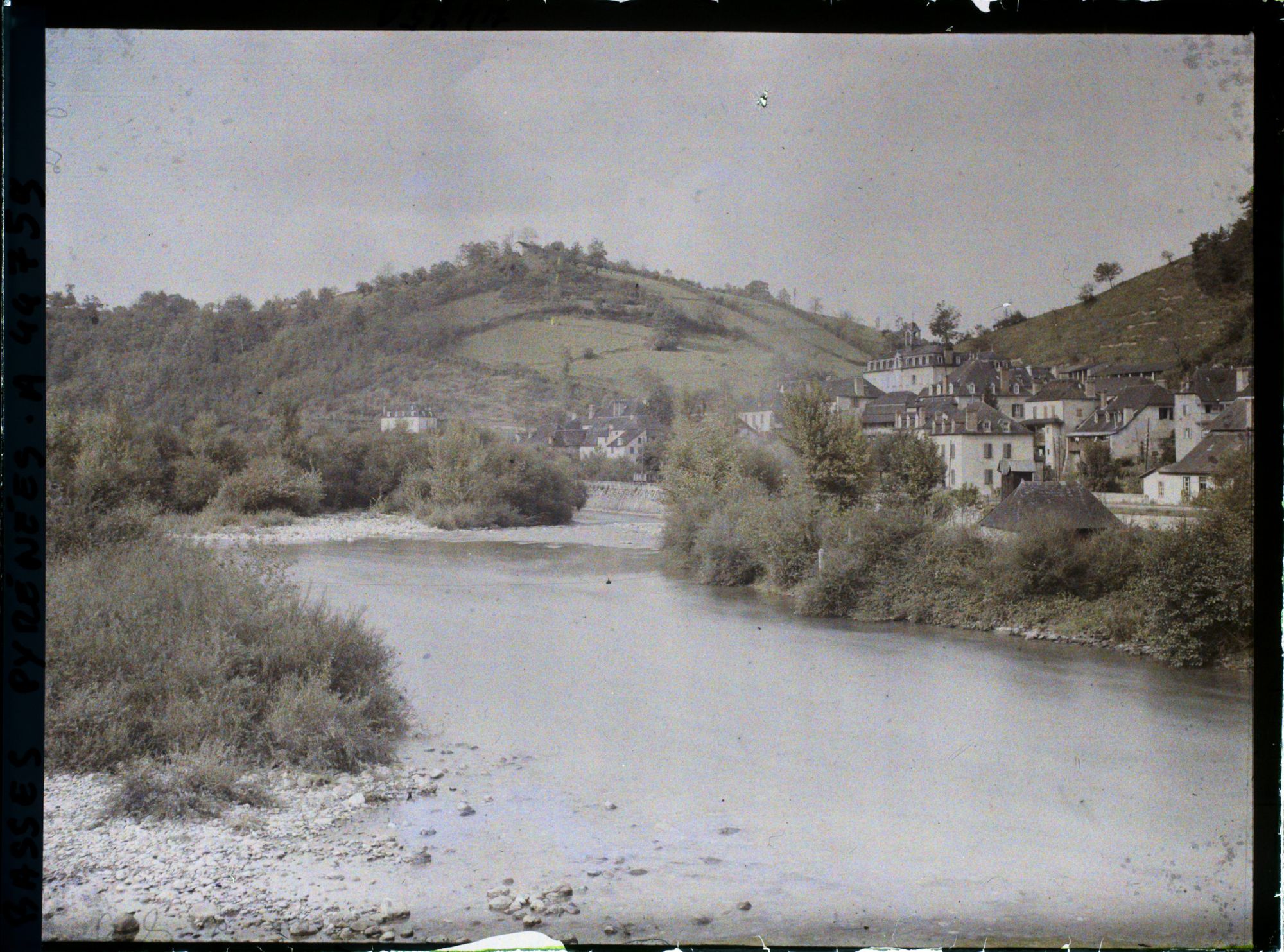 Image représentant France , Tardets, Vue d'ensemble s/ le Saison