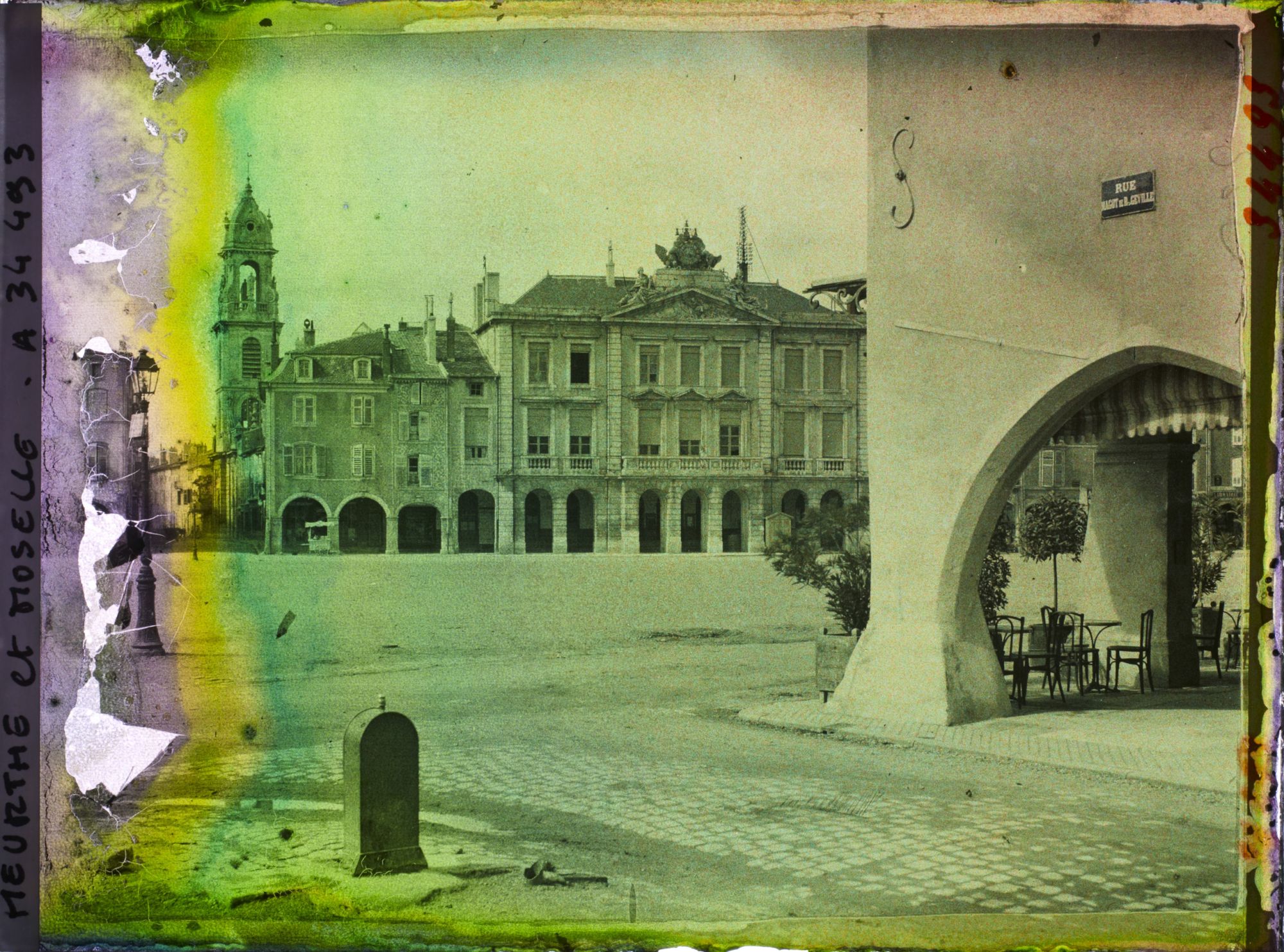 Image représentant France, Pont à Mousson, Une vue s/ l'Hôtel de Ville et l'Eglise St Laurent.