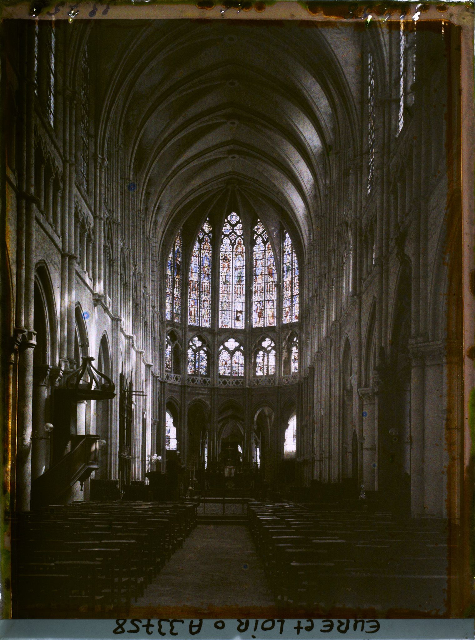 Image représentant La nef de l'église Saint-Pierre