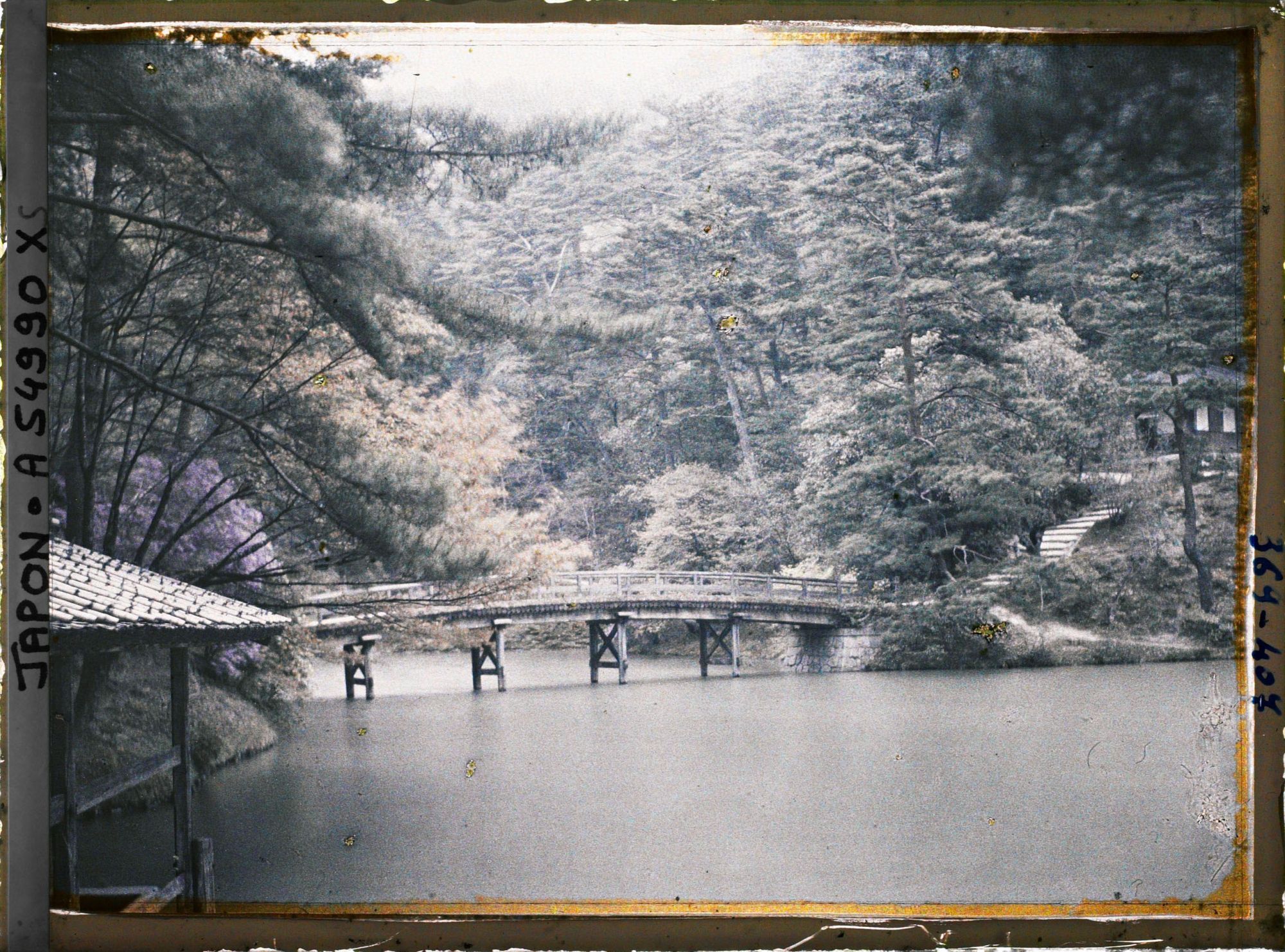 Image représentant Les jardins de la villa impériale Shugakuin Rikyû : l'étang Yokuryu, le pont Do-bashi et le pavillon Kyusui-tei