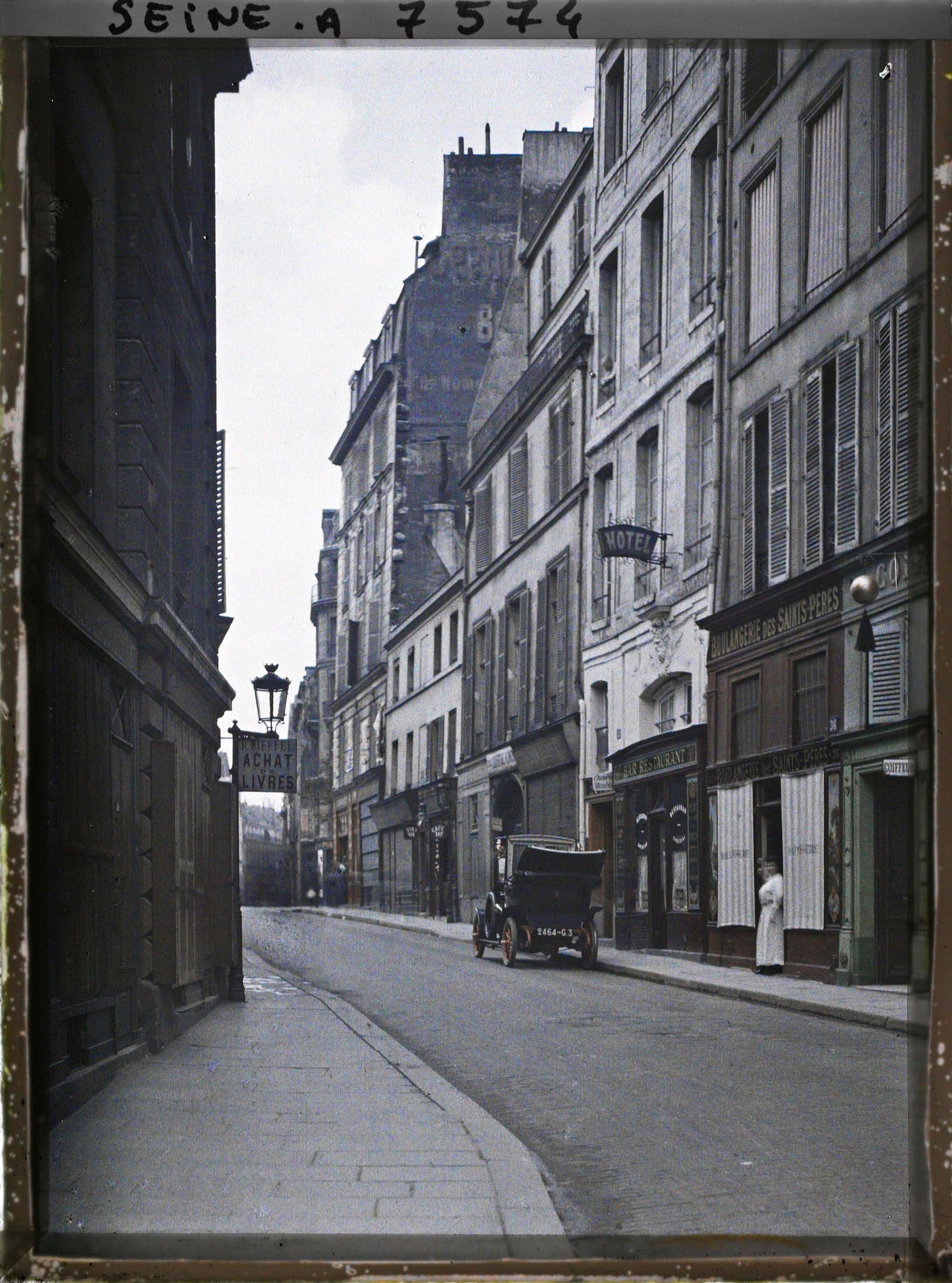 Image représentant La rue des Saints-Pères, au niveau du numéro 36