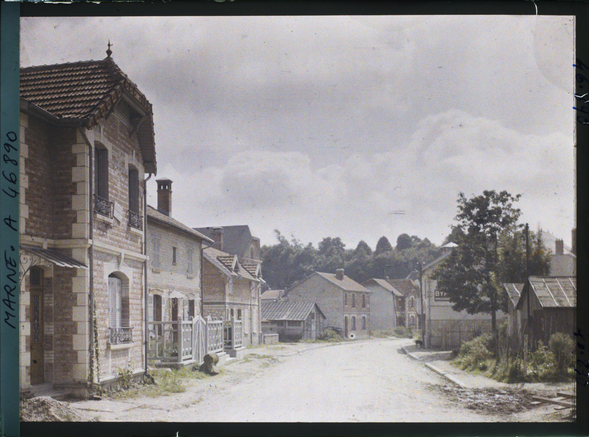 Image représentant France, Vienne le Château Marne (475 h.), Grande Rue