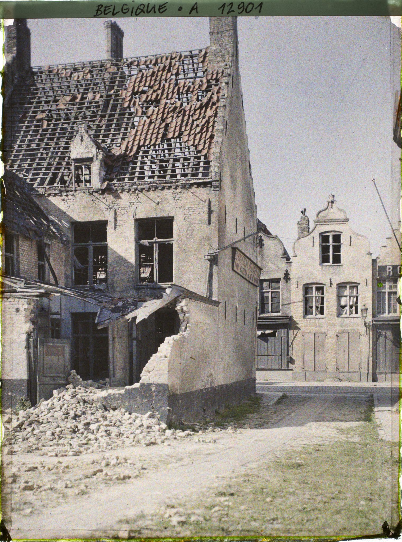 Image représentant Belgique, Furnes, Ruines près Place