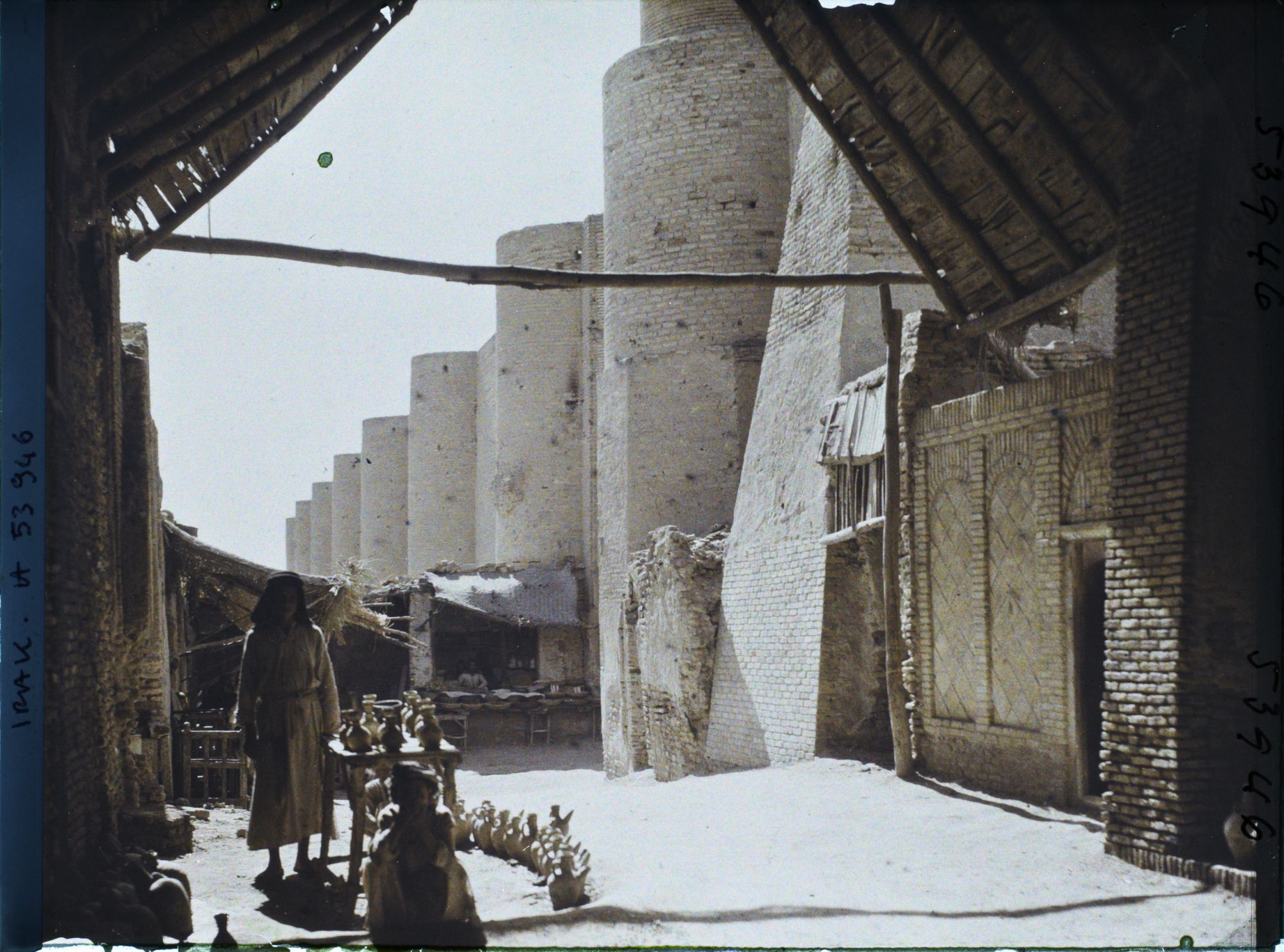 Image représentant Mur extérieur de la mosquée fortifiée d'Ali, échoppes