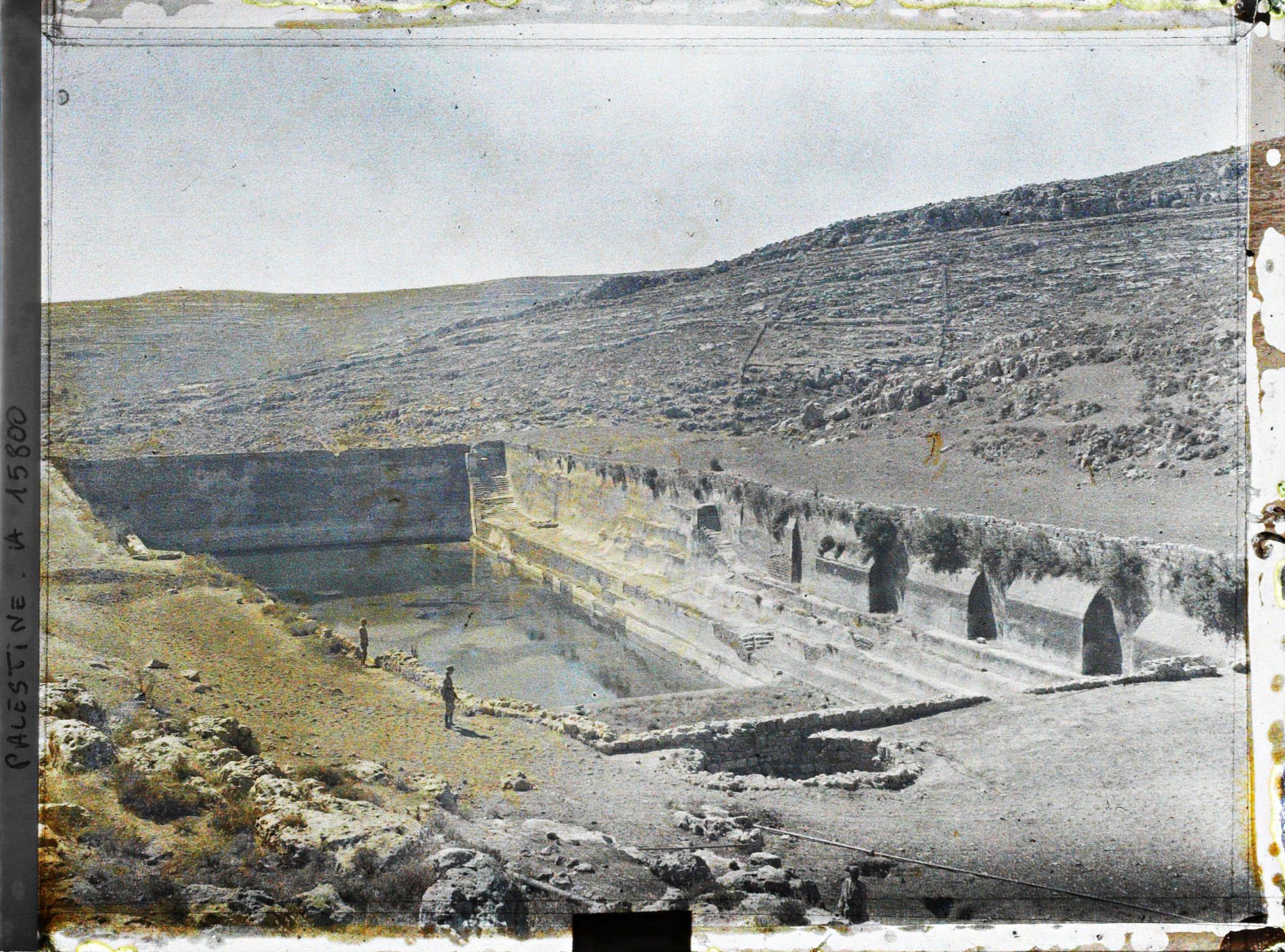 Image représentant L'une des trois vasques dites de Salomon