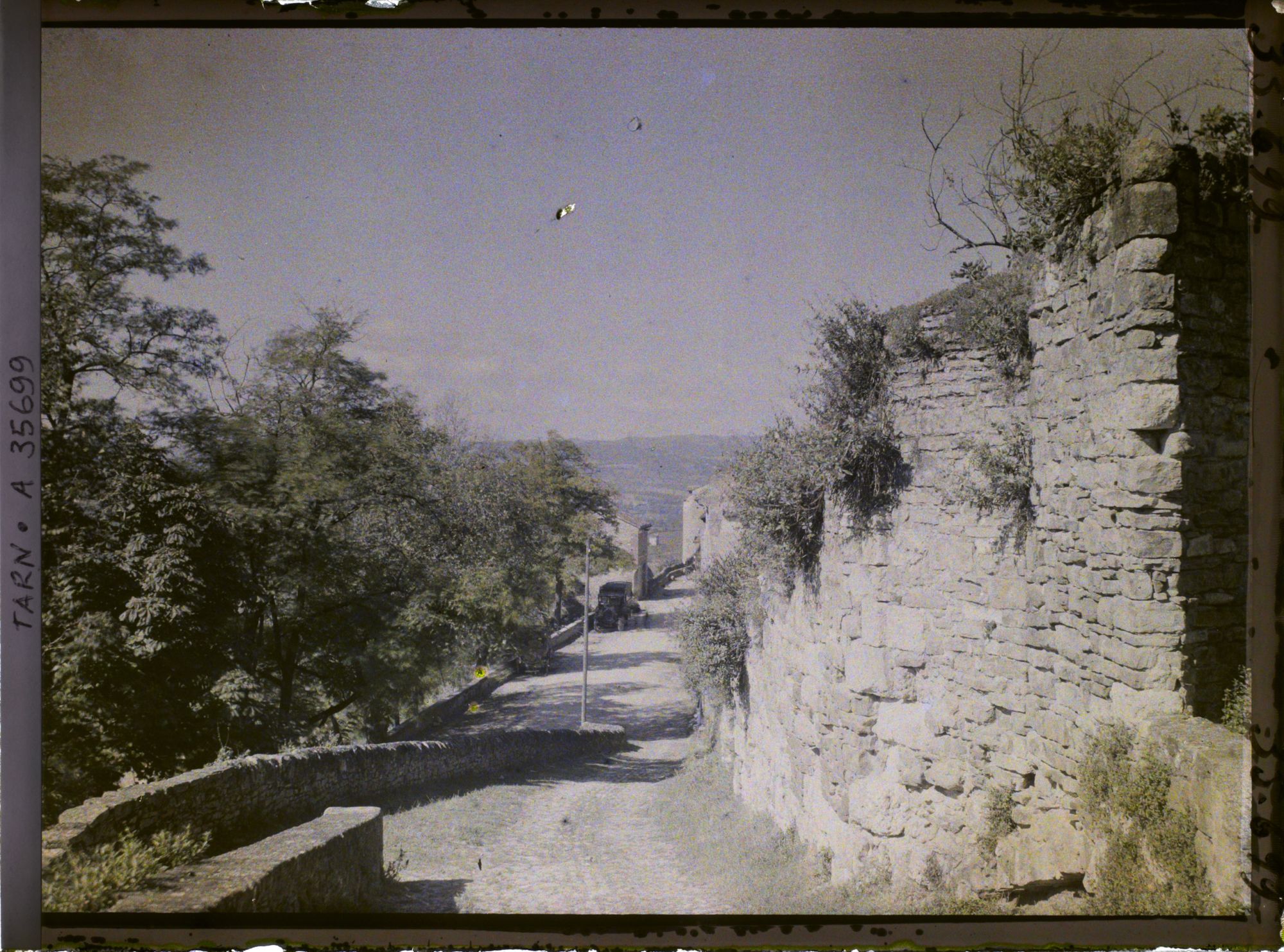 Image représentant Les remparts côté ville basse
