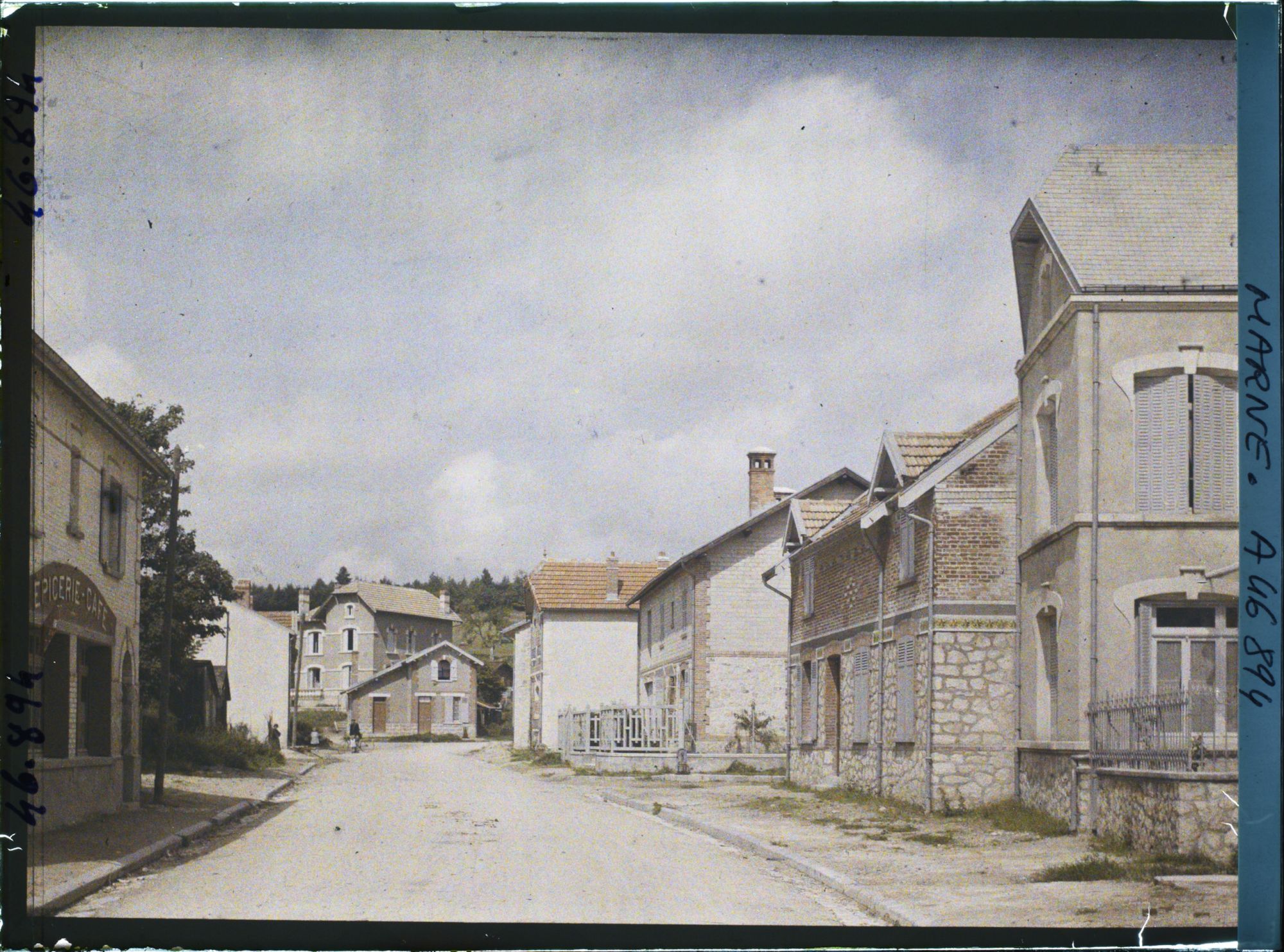 Image représentant France, Vienne le Château Marne (475 h.), Rue du Pont
