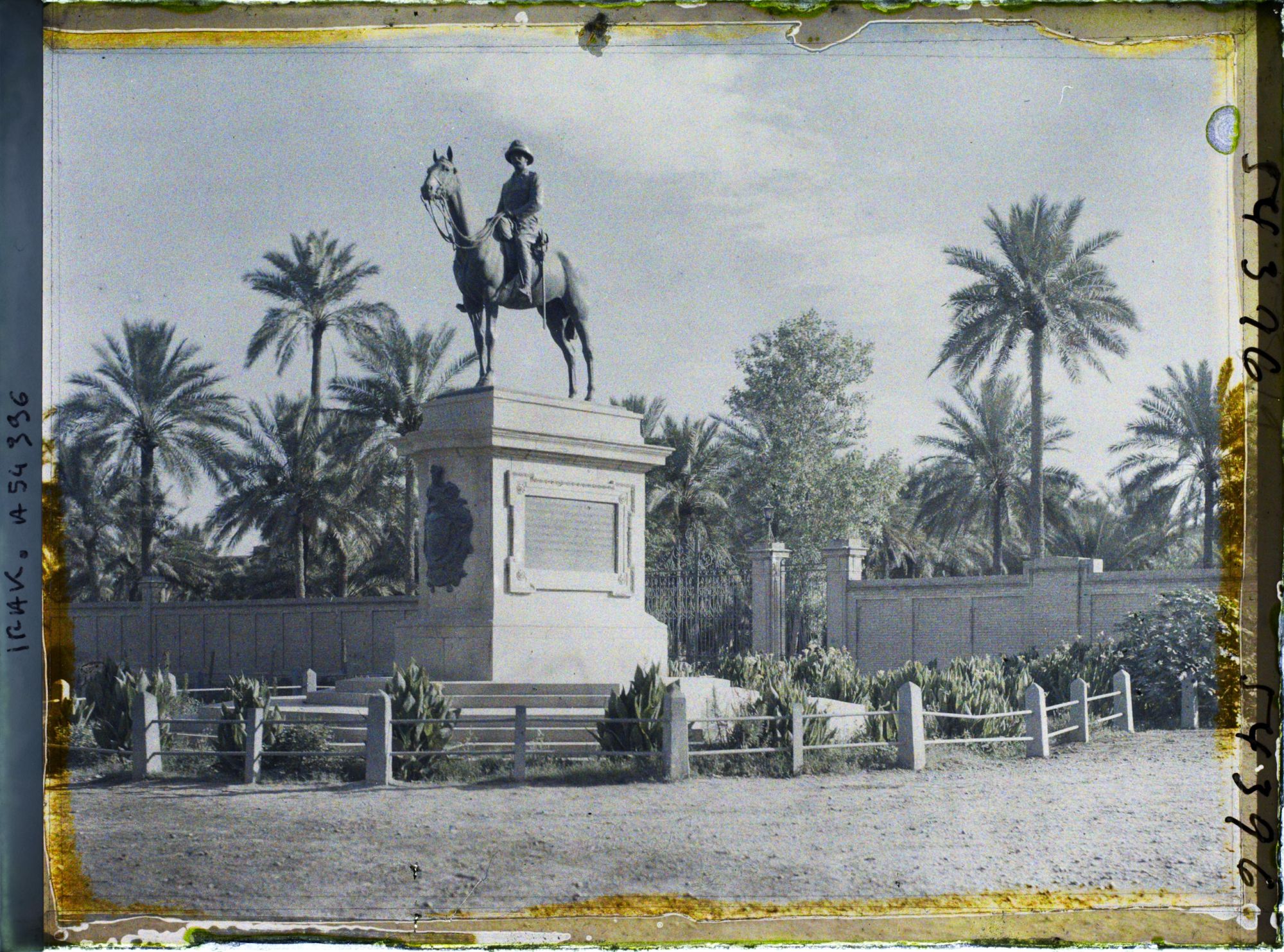 Image représentant Statue du général britannique Sir F. Stanley Maude (prit Bagdad aux Ottomans en 1917)