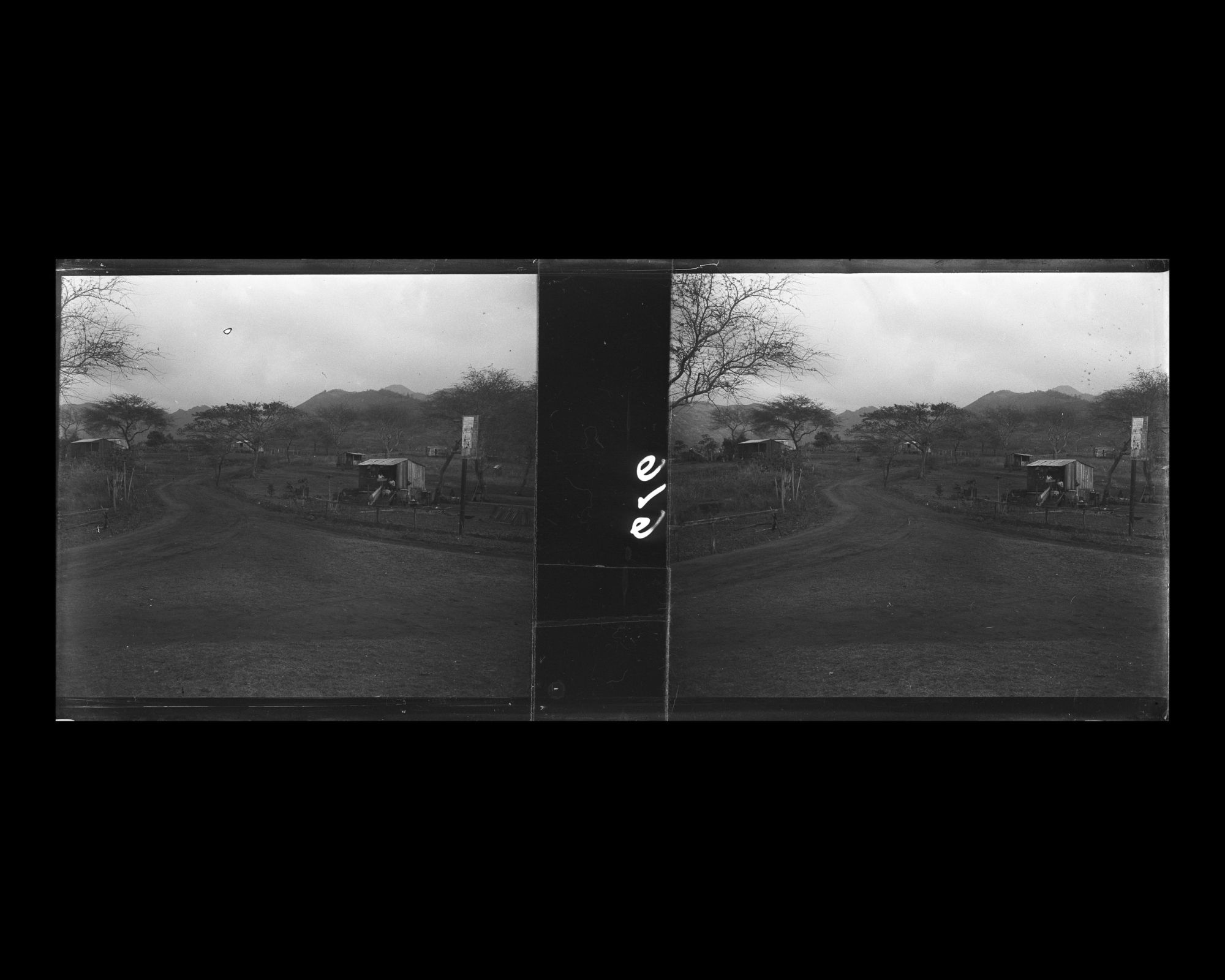 Image représentant Habitations construites le long de la route