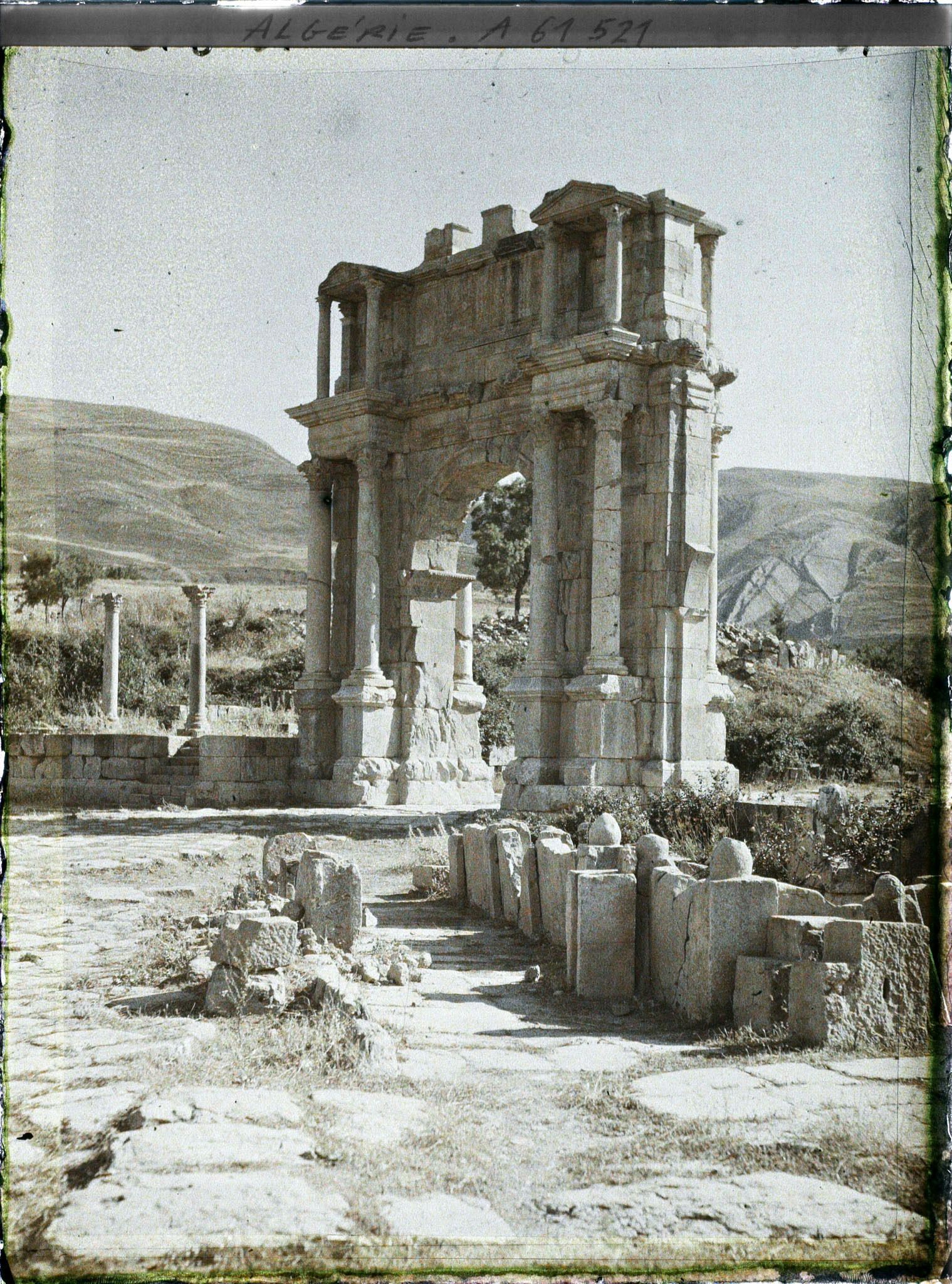Image représentant L'Arc de Caracalla, vestiges de de la cité antique Cuicul