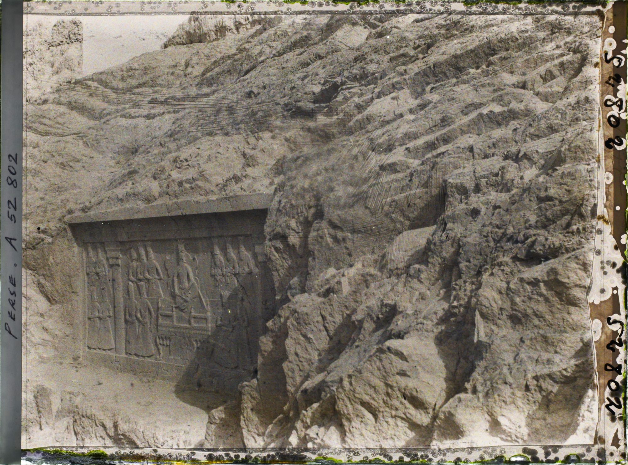 Image représentant Source de Cheshmeh-Ali, bas-relief de Fath Ali shah