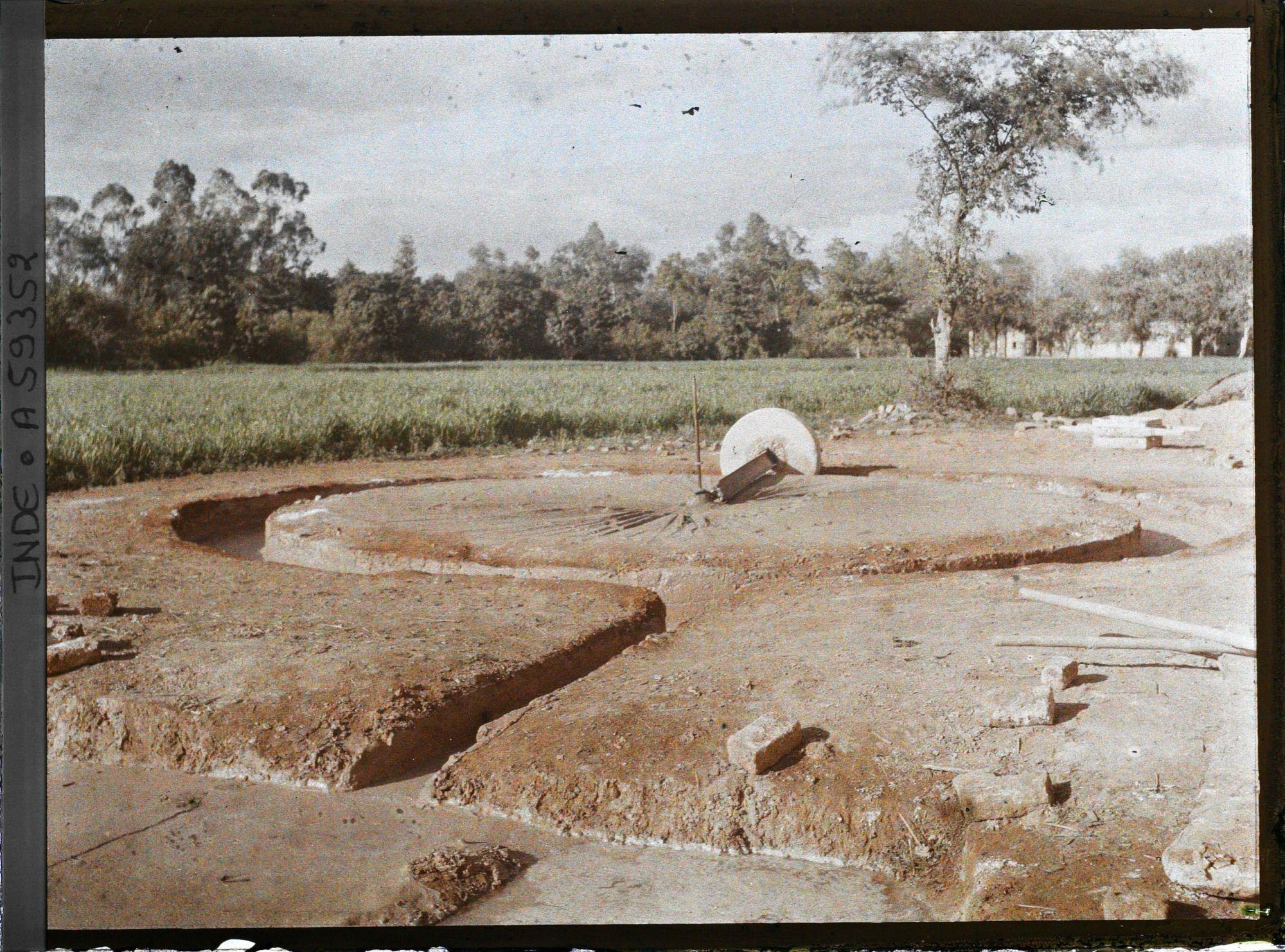 Image représentant Un manège pour la fabrication d'enduit servant à la construction des édifices