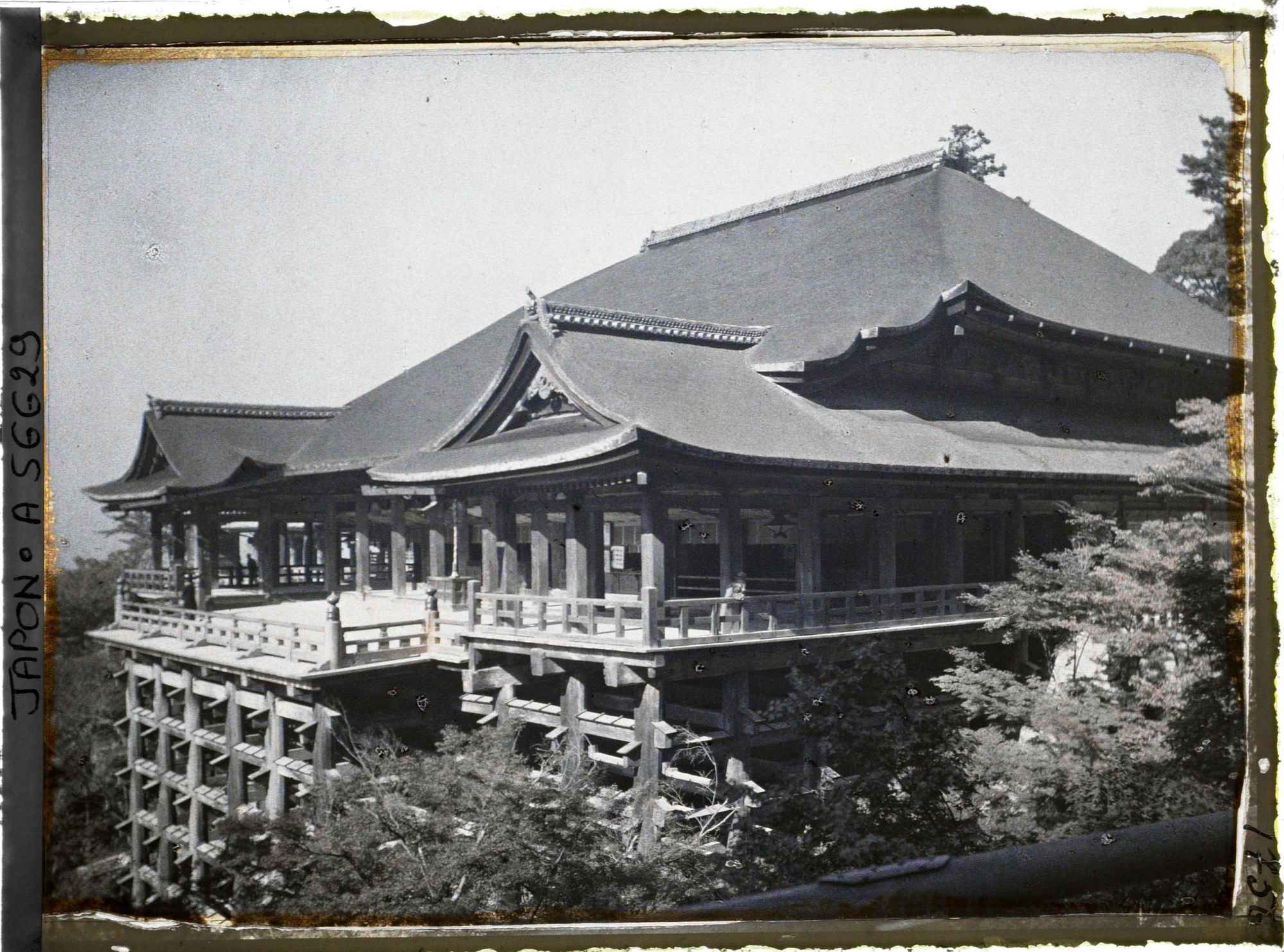 Image représentant La terrasse du hondo du temple Kiyomizu-dera