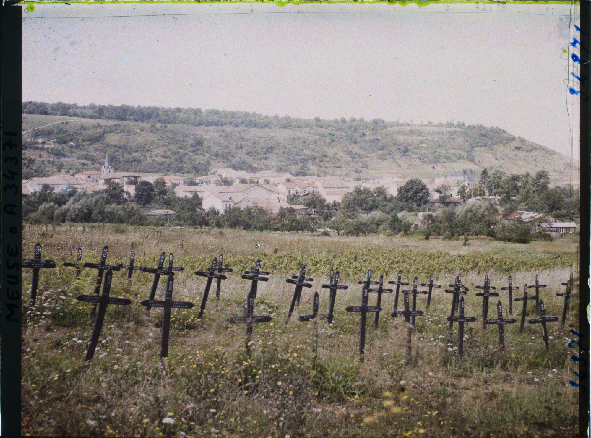 Image représentant France, St Maurice sous les Côtes, Panorama du Village et tombes Allemandes