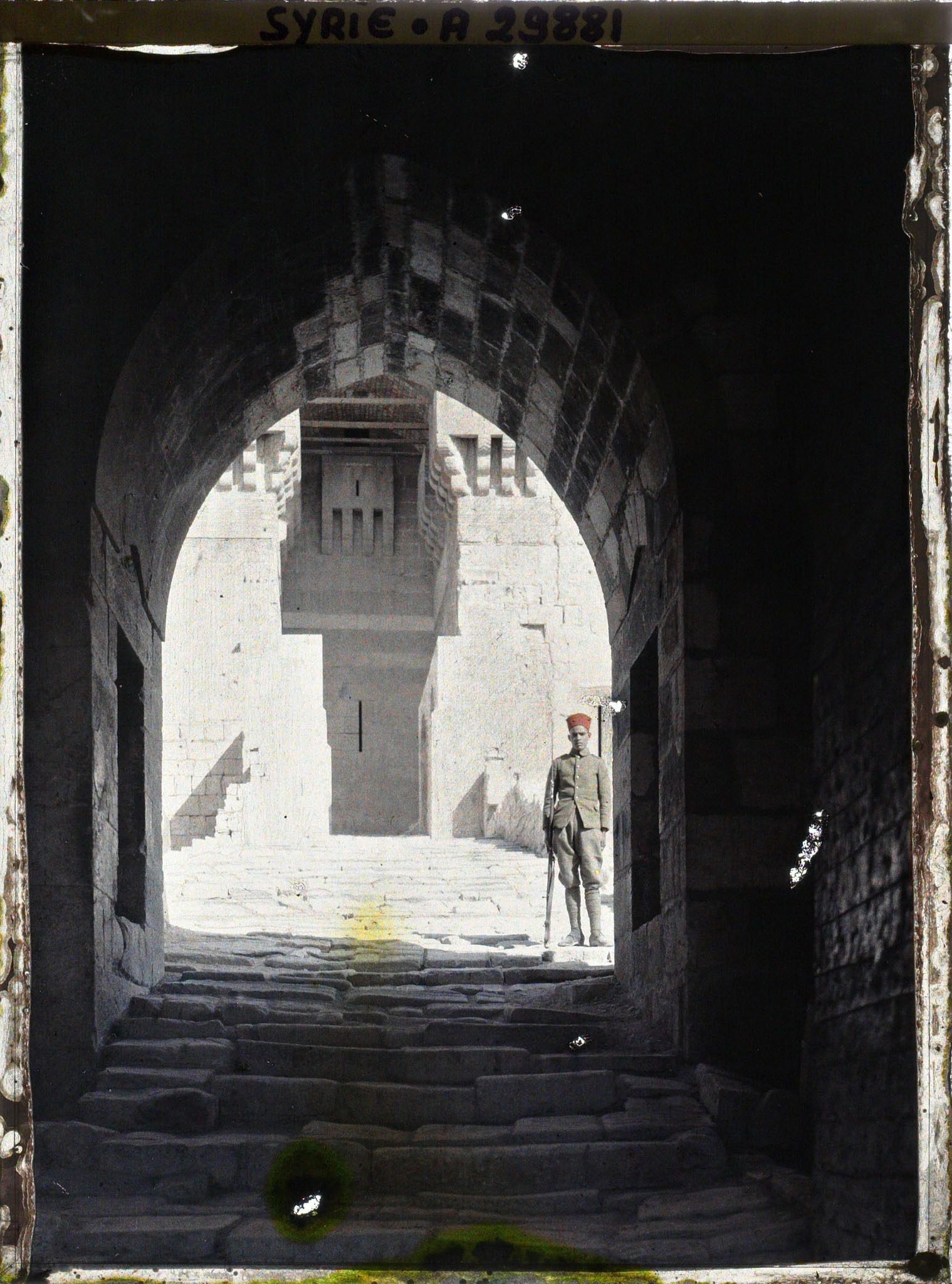Image représentant Dans la tour de l'entrée de la citadelle