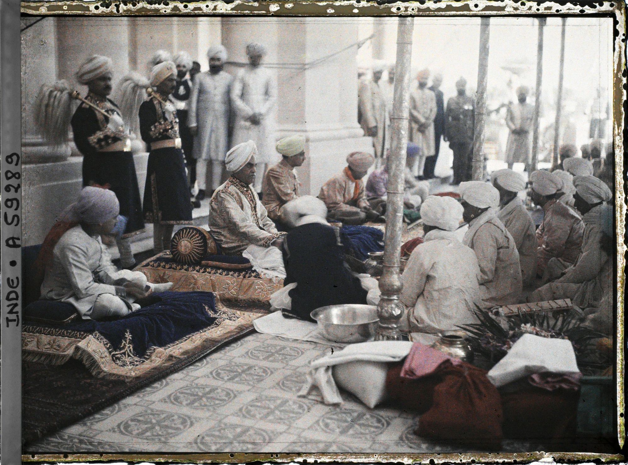 Image représentant La cérémonie du Tula Daan pendant le Jubilé célébrant les cinquante ans de règne du maharajah Jagatjit Singh