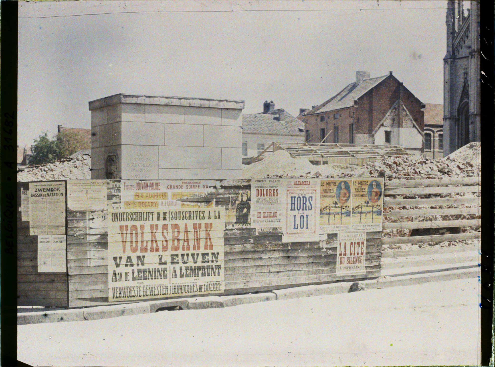 Image représentant Belgique, Louvain, La 1ère Pierre de la nouvelle Bibliothèque, Place du Peuple.