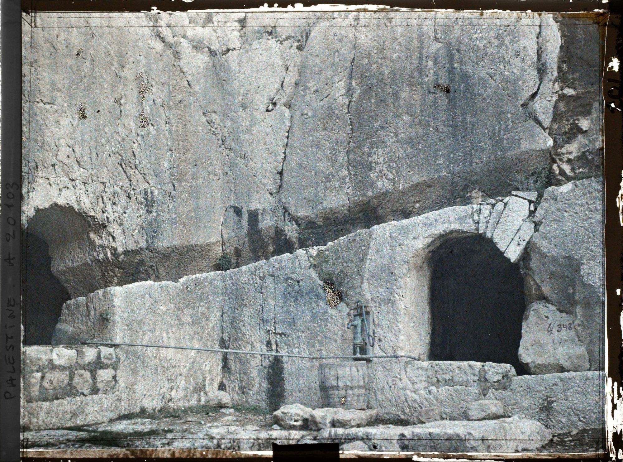 Image représentant Fontaine et canalisation dans le Tombeau des Rois