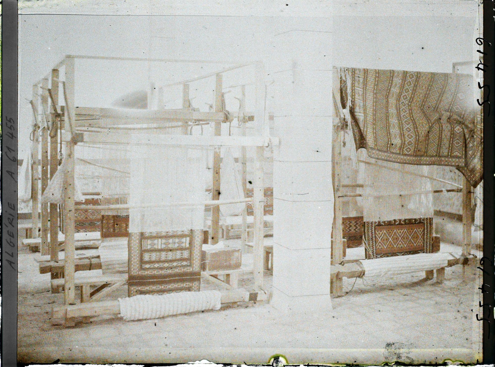 Image représentant Fabrique de tapis à l'ouvroir des Sœurs Blanches